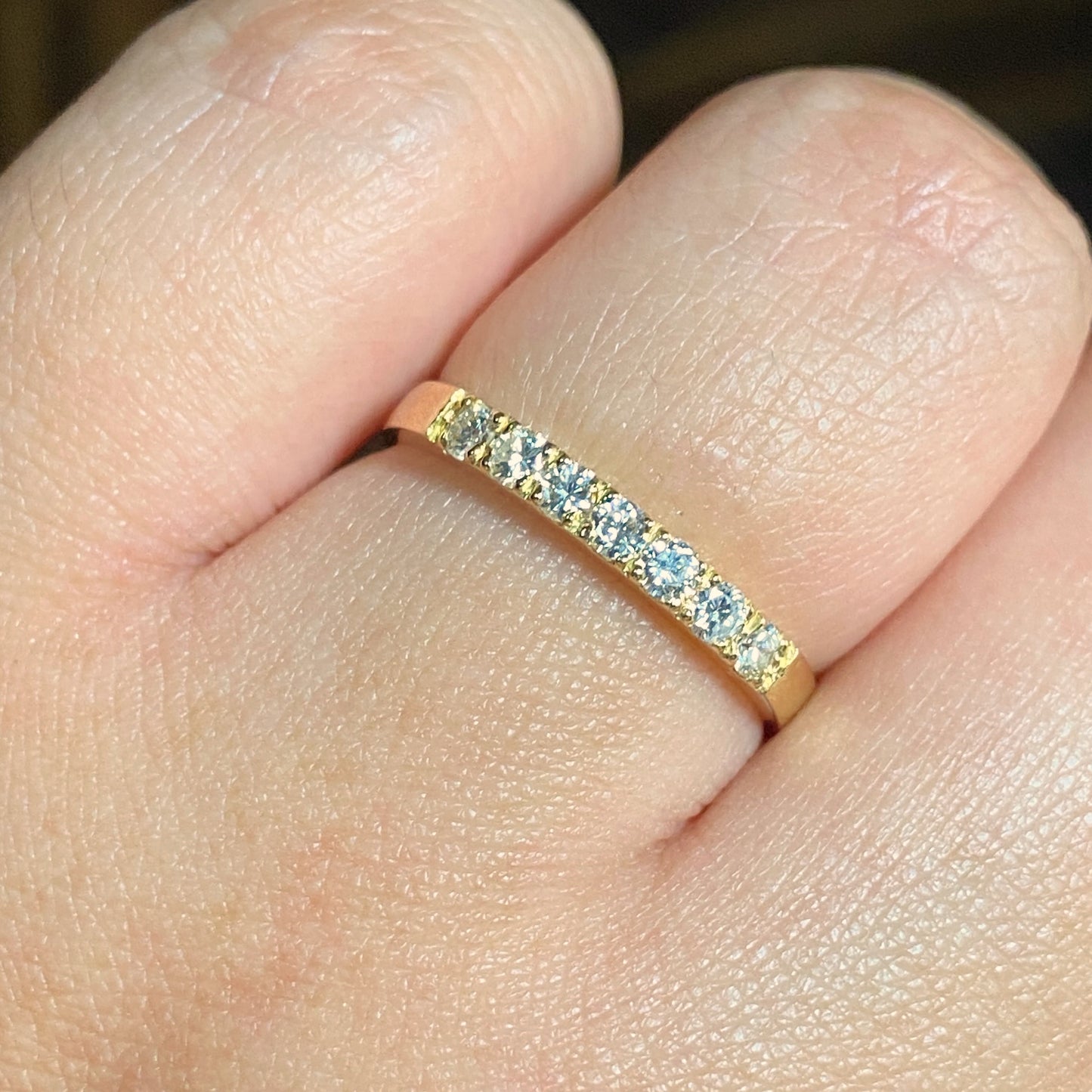 Anillo Semi Riviere en Oro 18k