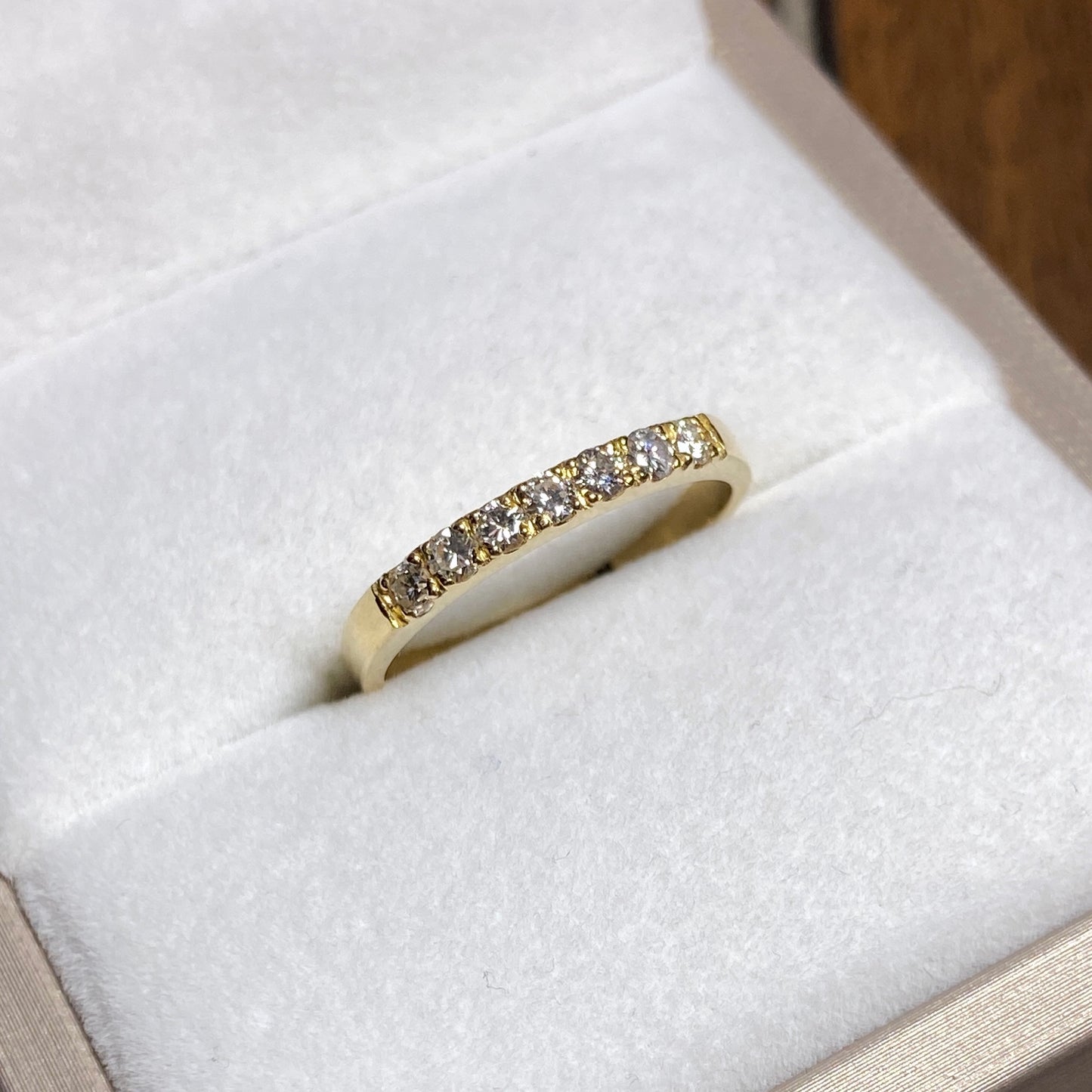 Anillo Semi Riviere en Oro 18k