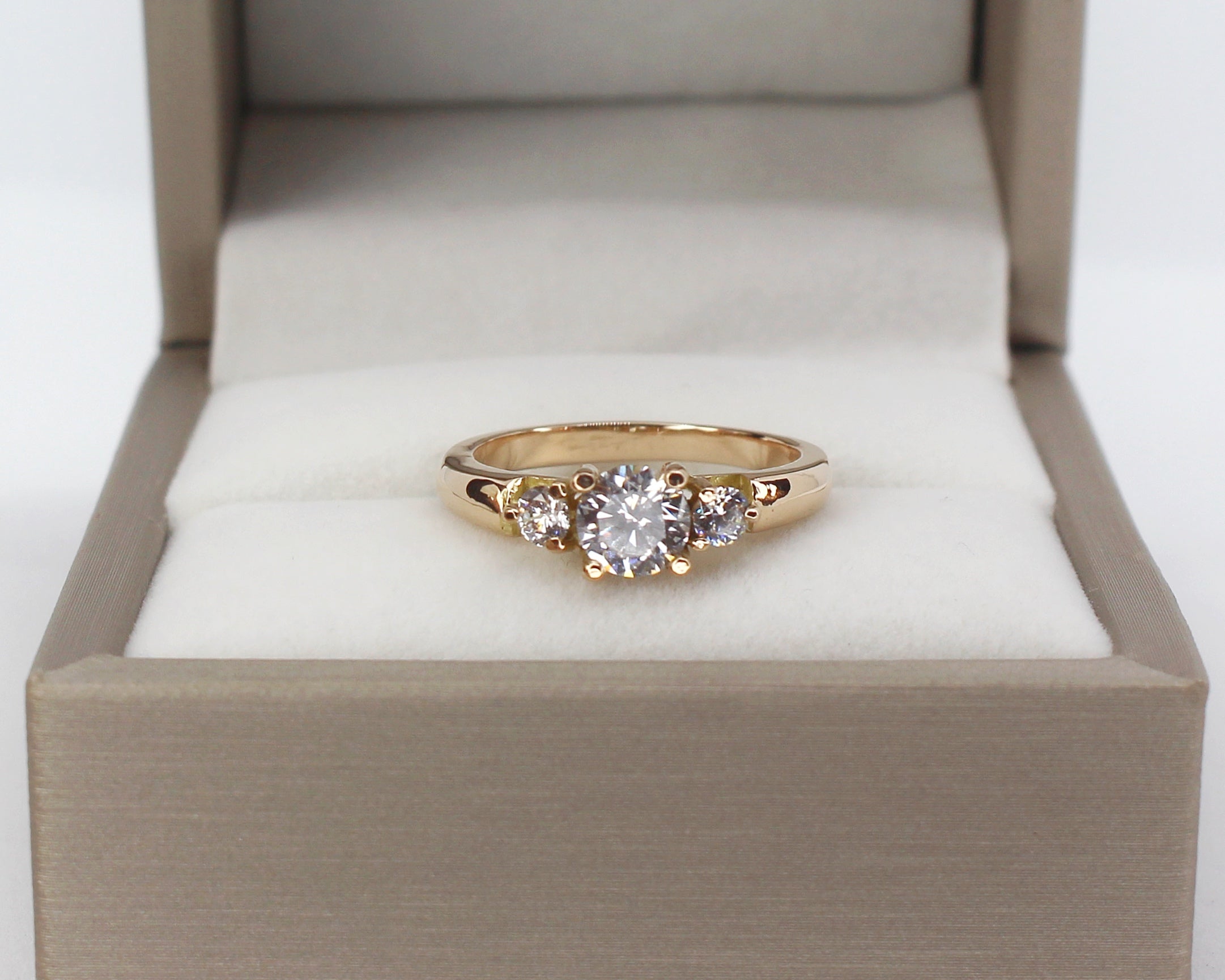 Anillo de Compromiso Trilogía en Oro 18k