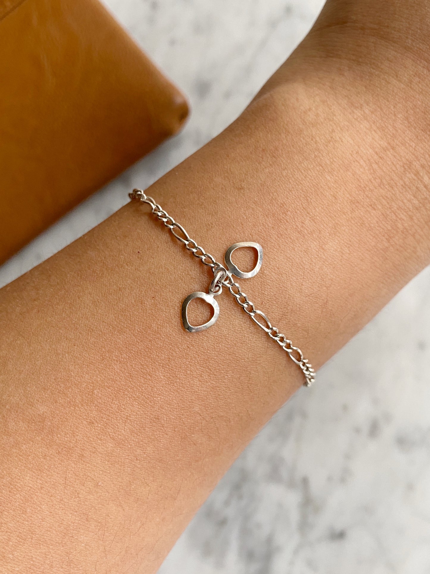 Pulsera Corazones & Bolita en Plata