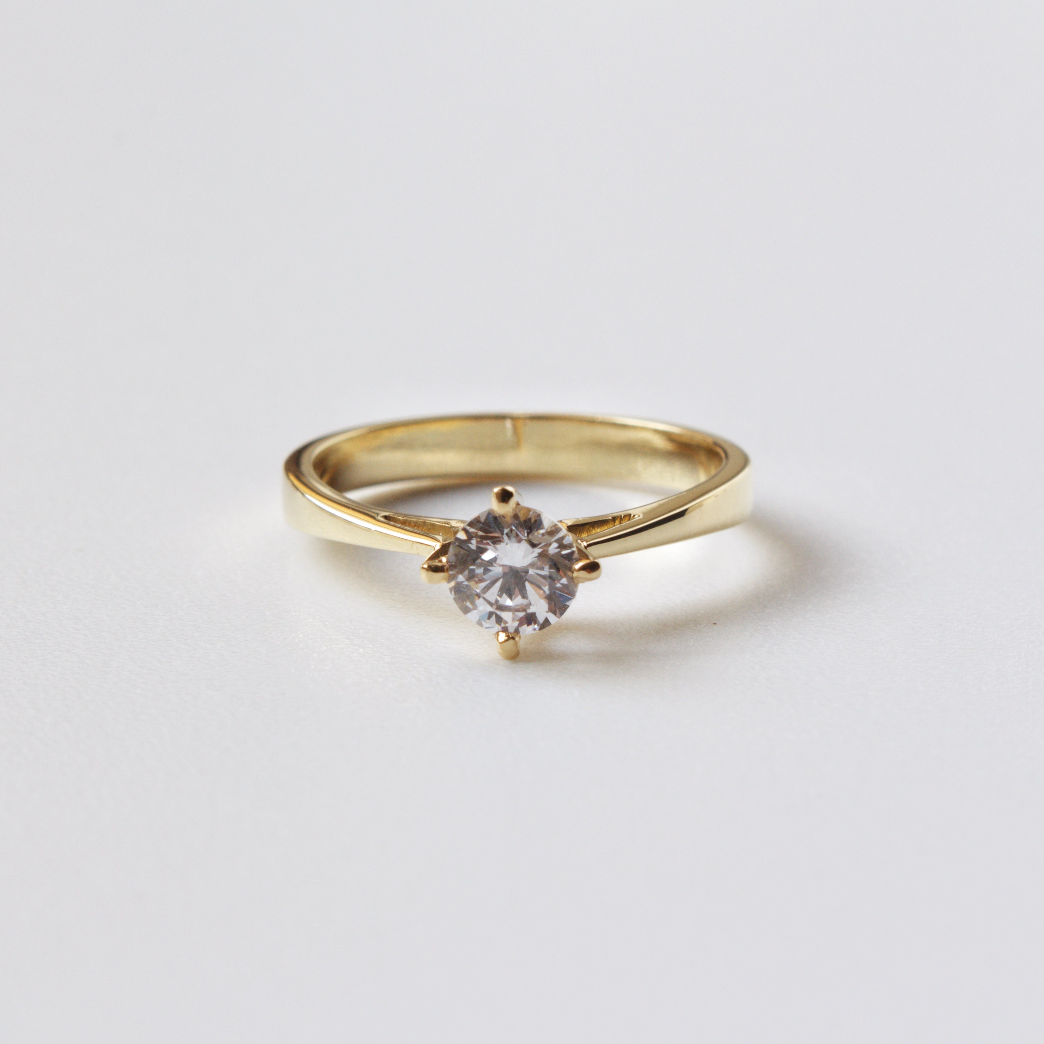 Anillo de Compromiso Isa en Oro 18k