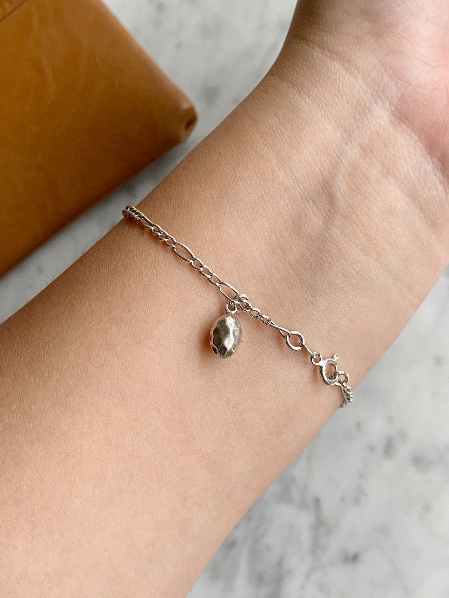 Pulsera Corazones & Bolita en Plata