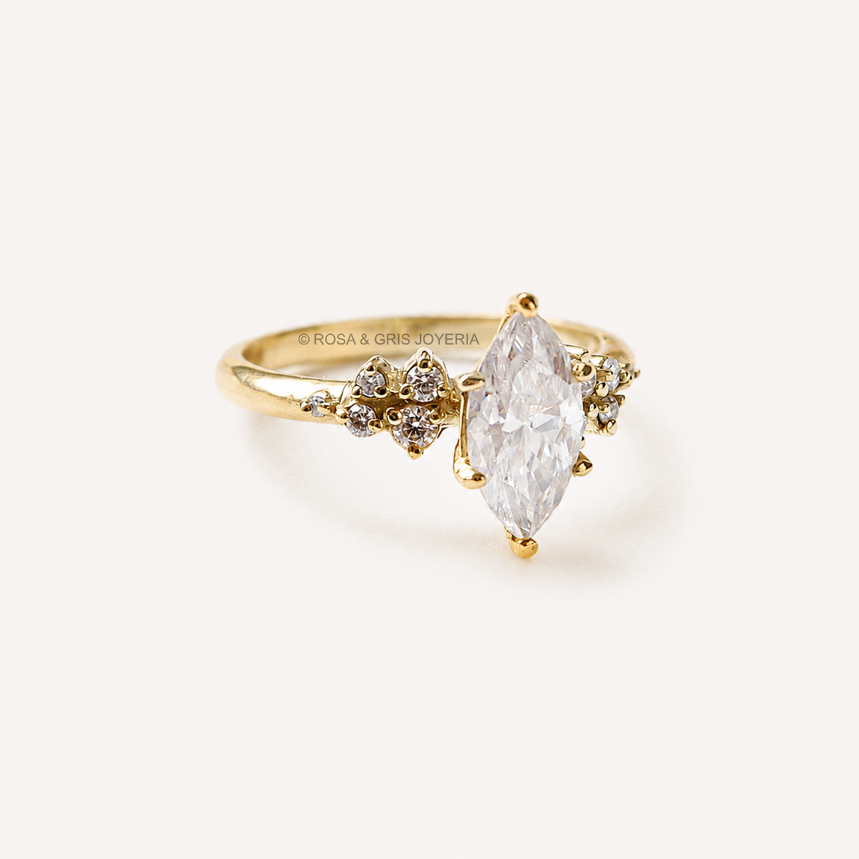 Anillo de Compromiso Serena en Oro 18k