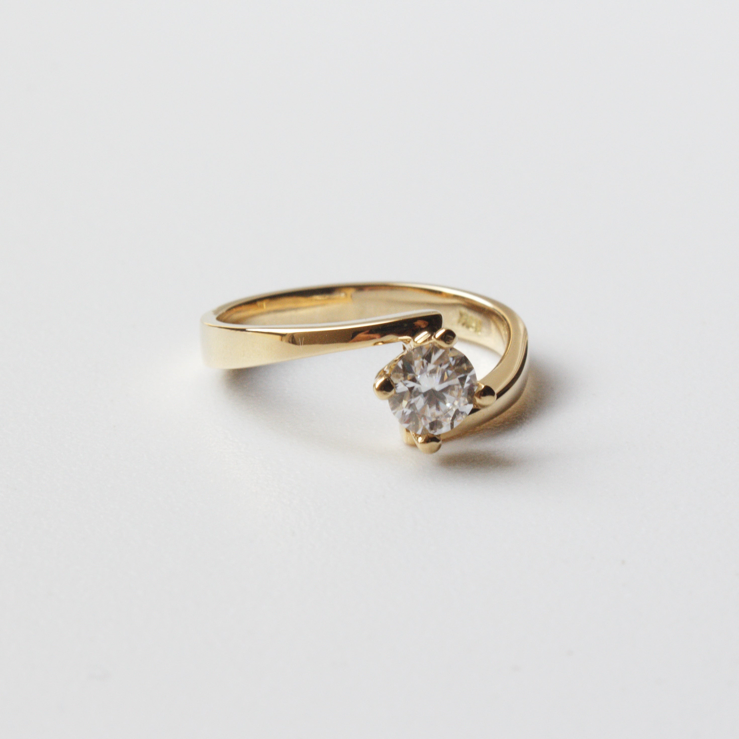 Anillo de Compromiso Andrea en Oro 18k
