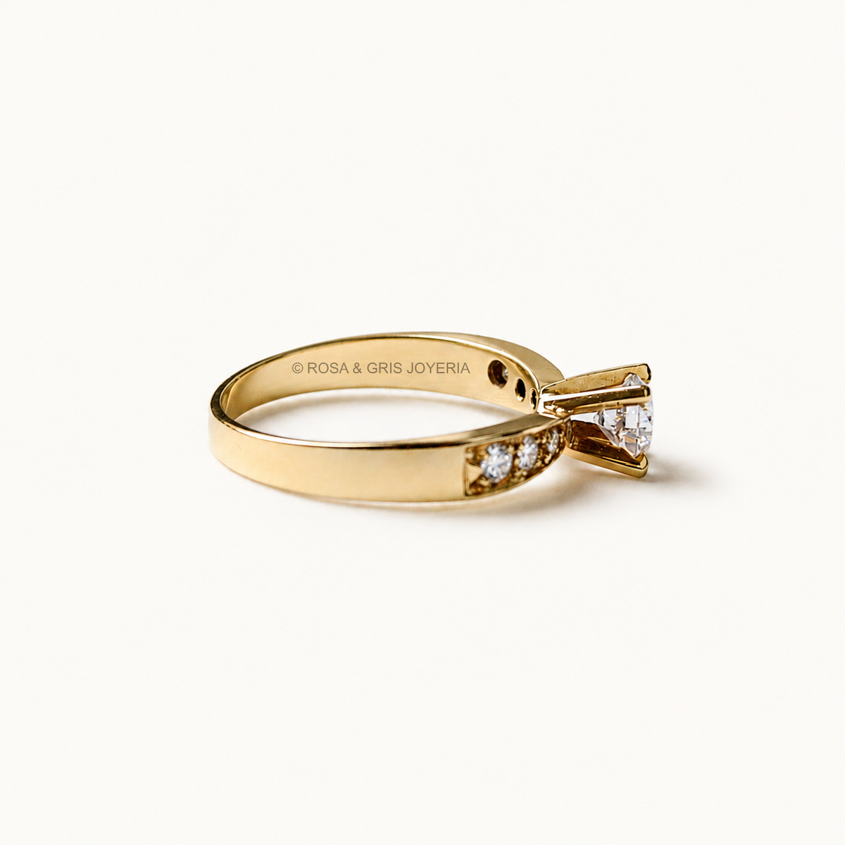Anillo de Compromiso Nia en Oro 18k