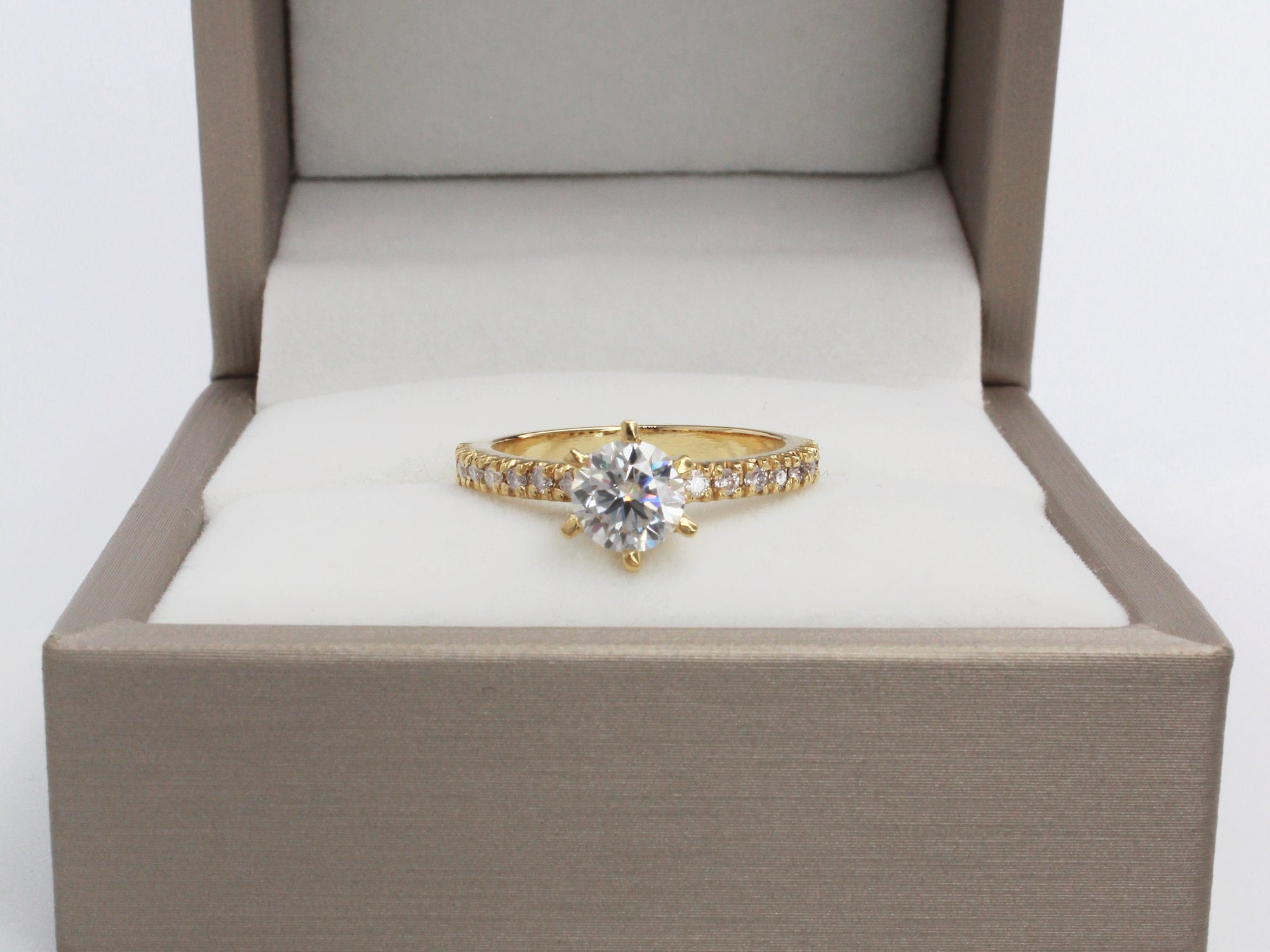 Anillo de Compromiso Analía en Oro 18k