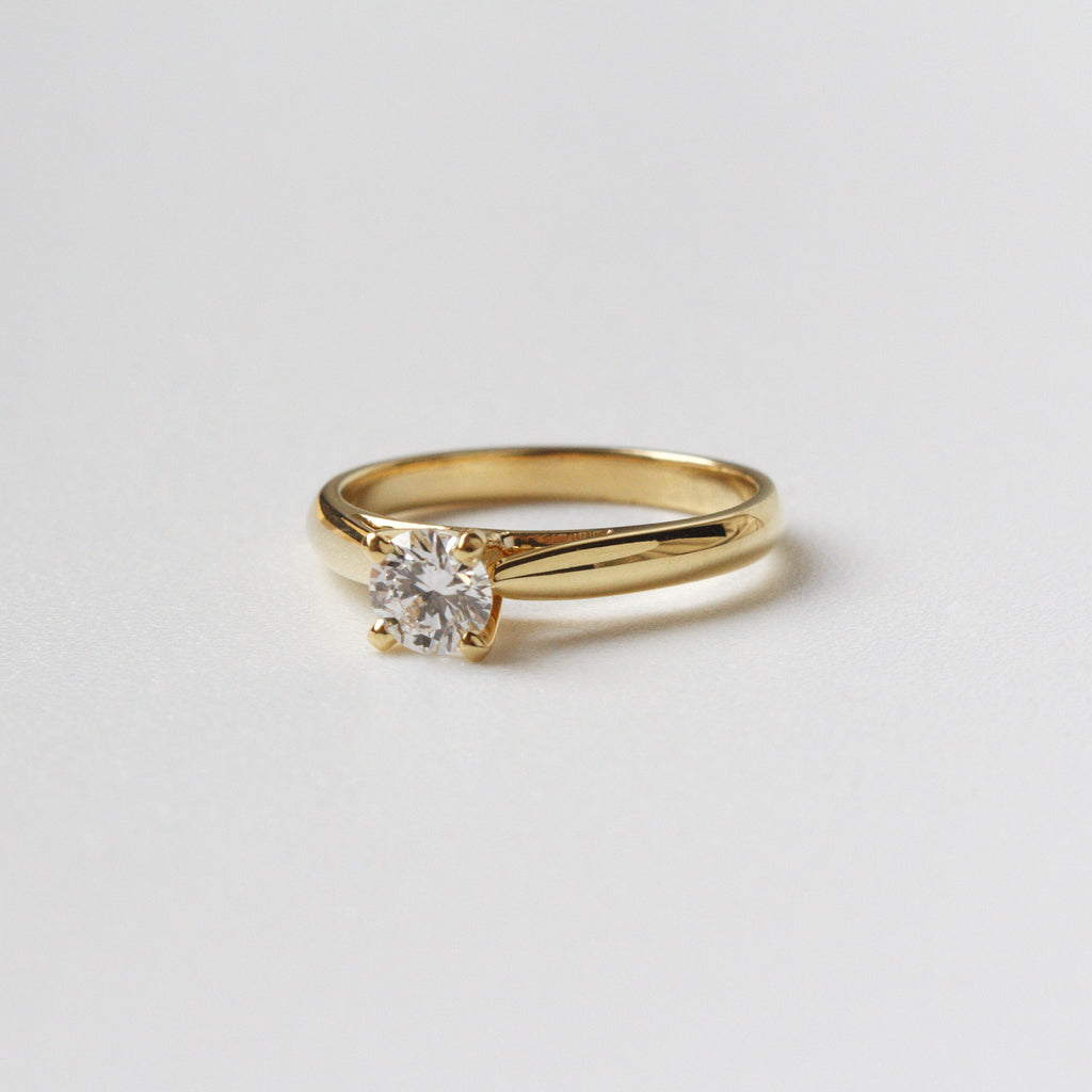 Anillo de Compromiso Clásico en Oro 18k