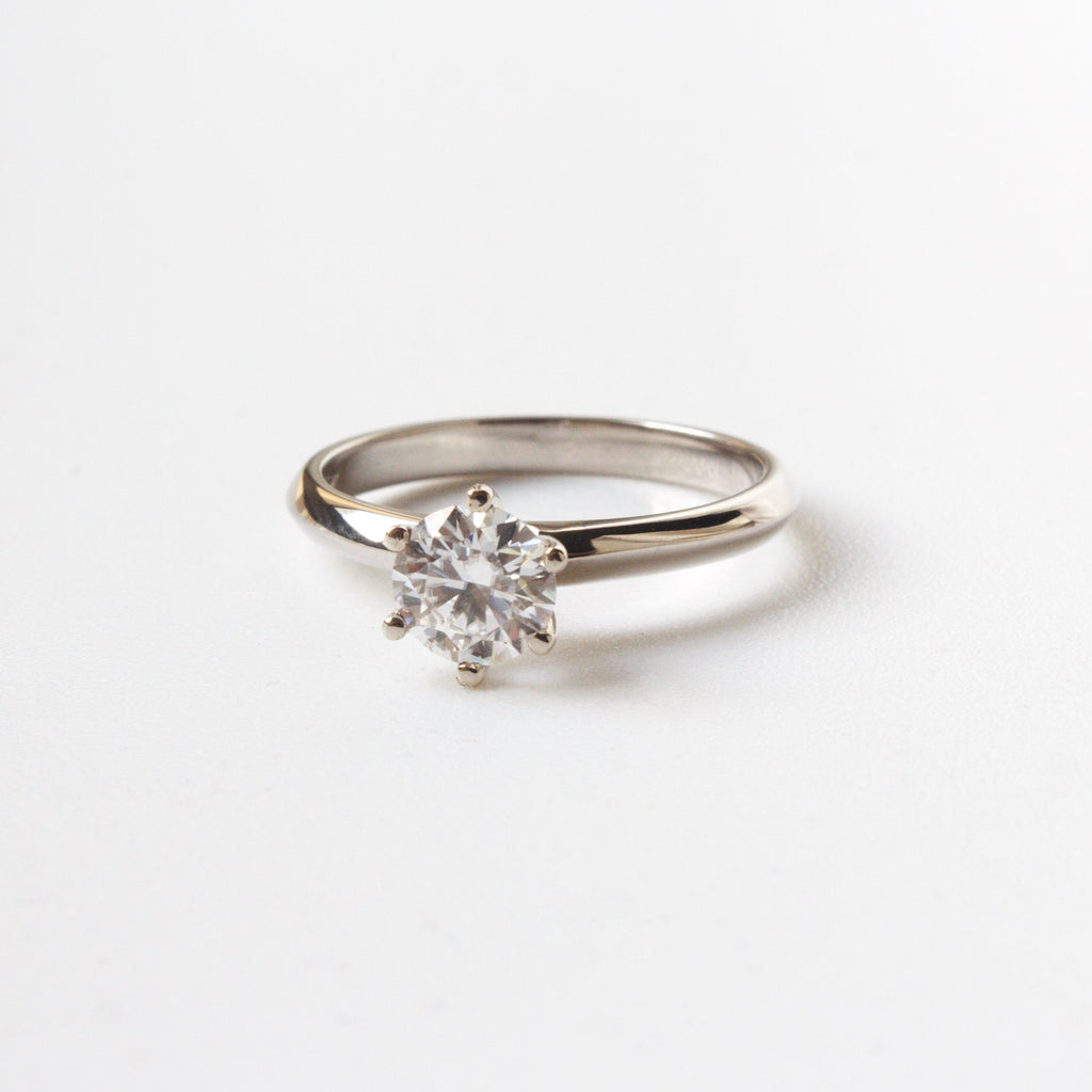Anillo de Compromiso Elara en Oro 18k