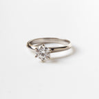Anillo de Compromiso Elara en Oro 18k