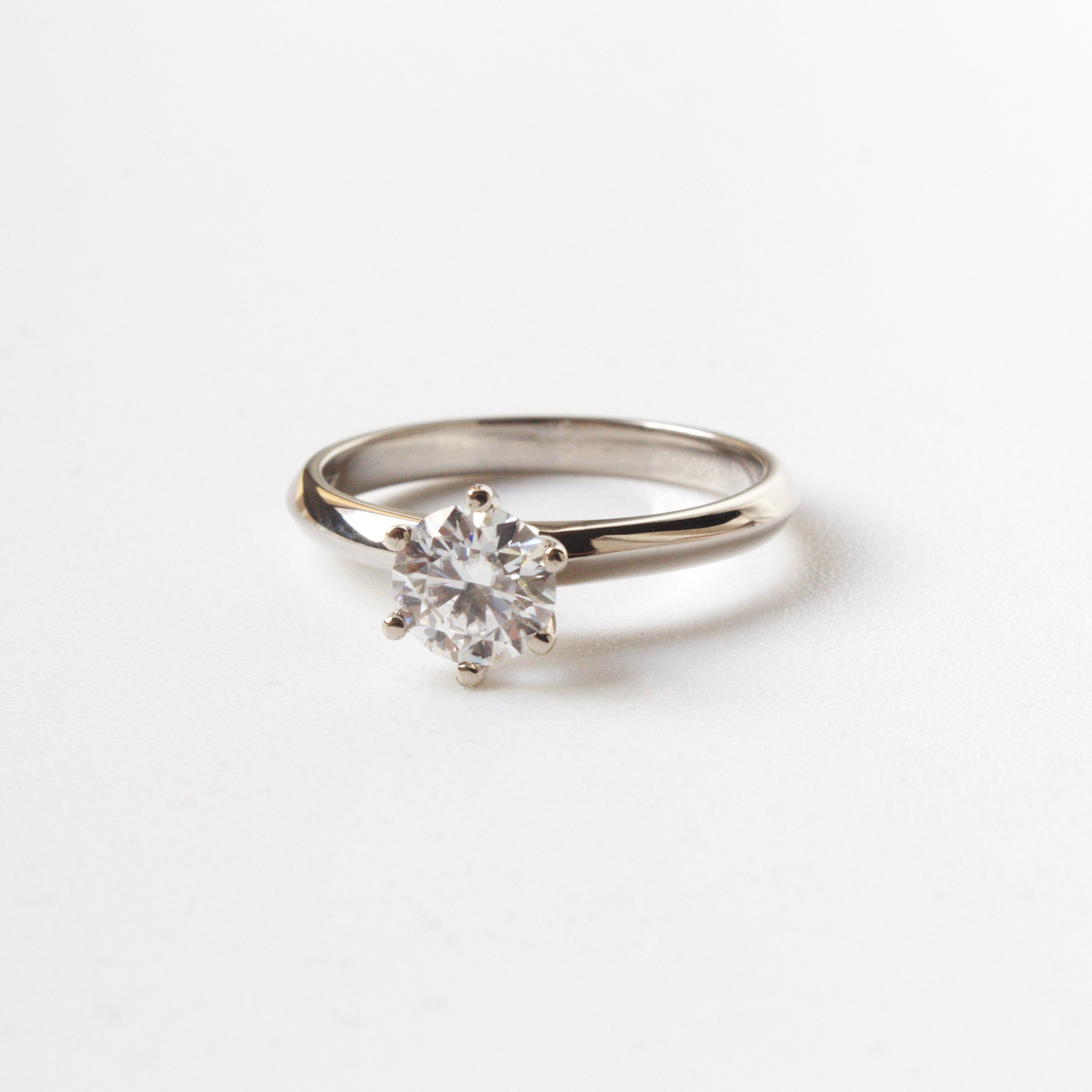 Anillo de Compromiso Elara en Oro 18k