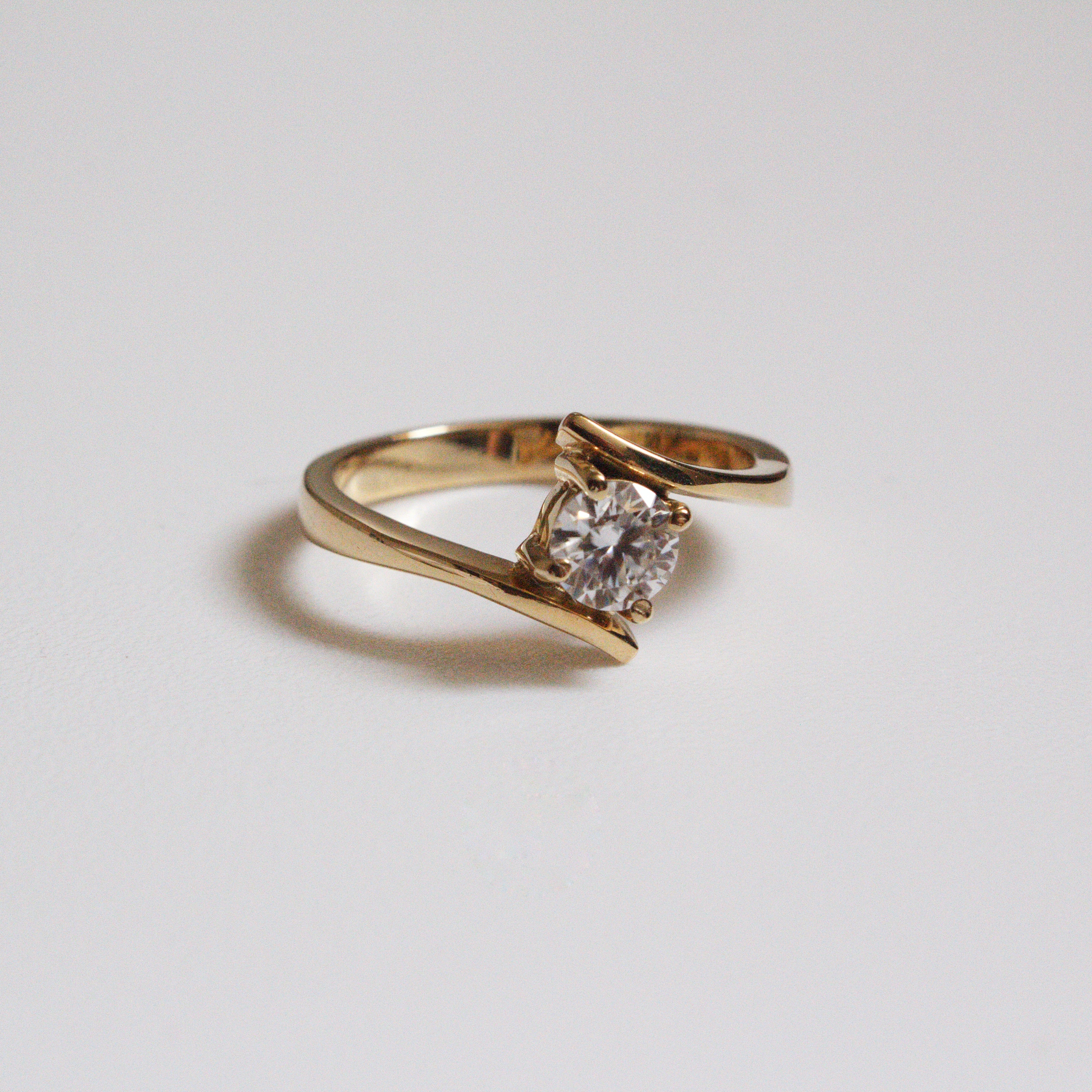 Anillo de Compromiso Elegant en Oro 18k