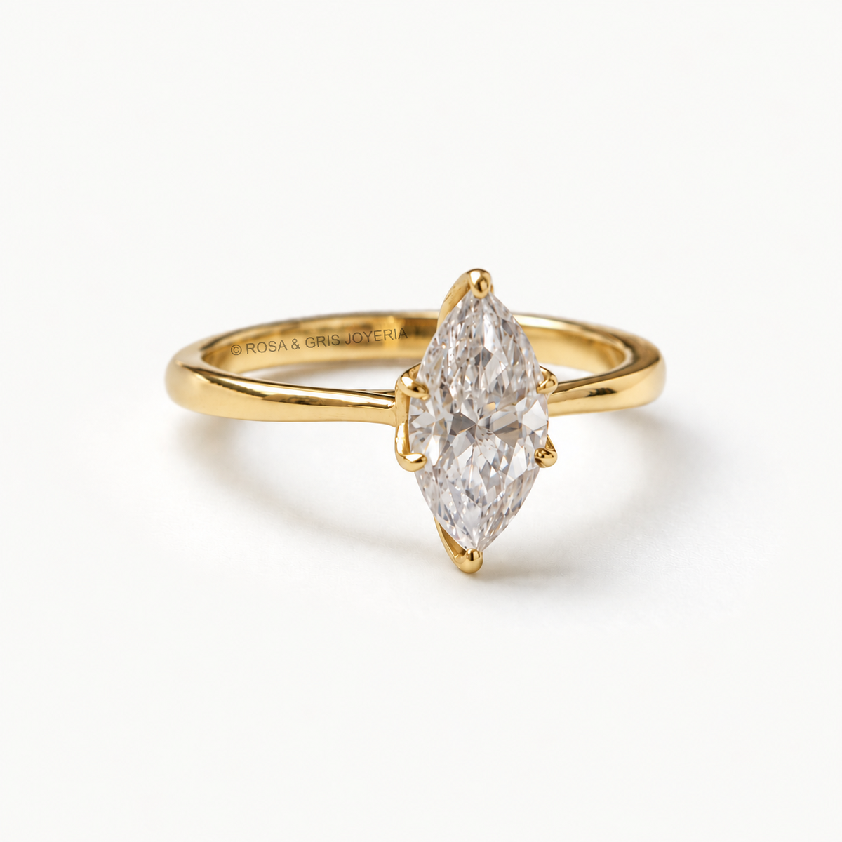 Anillo de Compromiso Marquise Slim en Oro 18k
