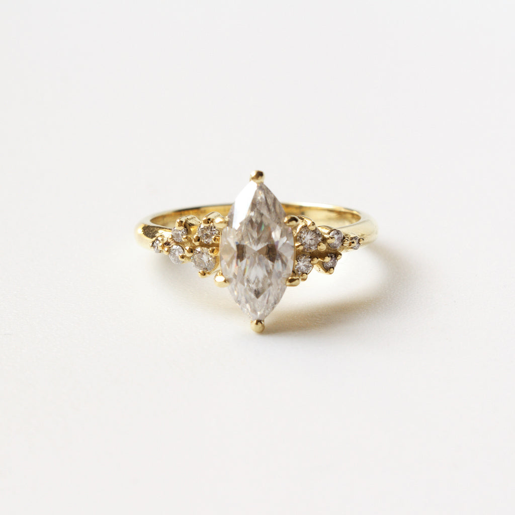 Anillo de Compromiso Serena en Oro 18k