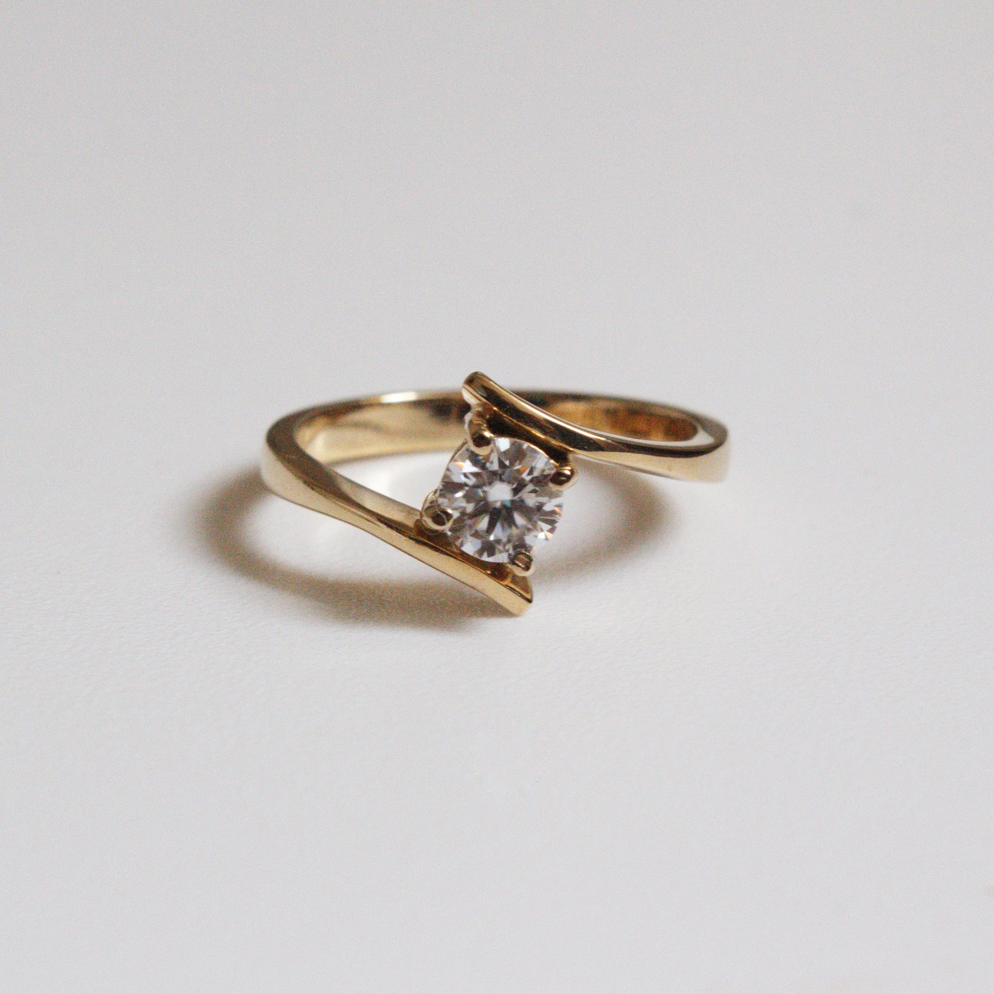 Anillo de Compromiso Elegant en Oro 18k