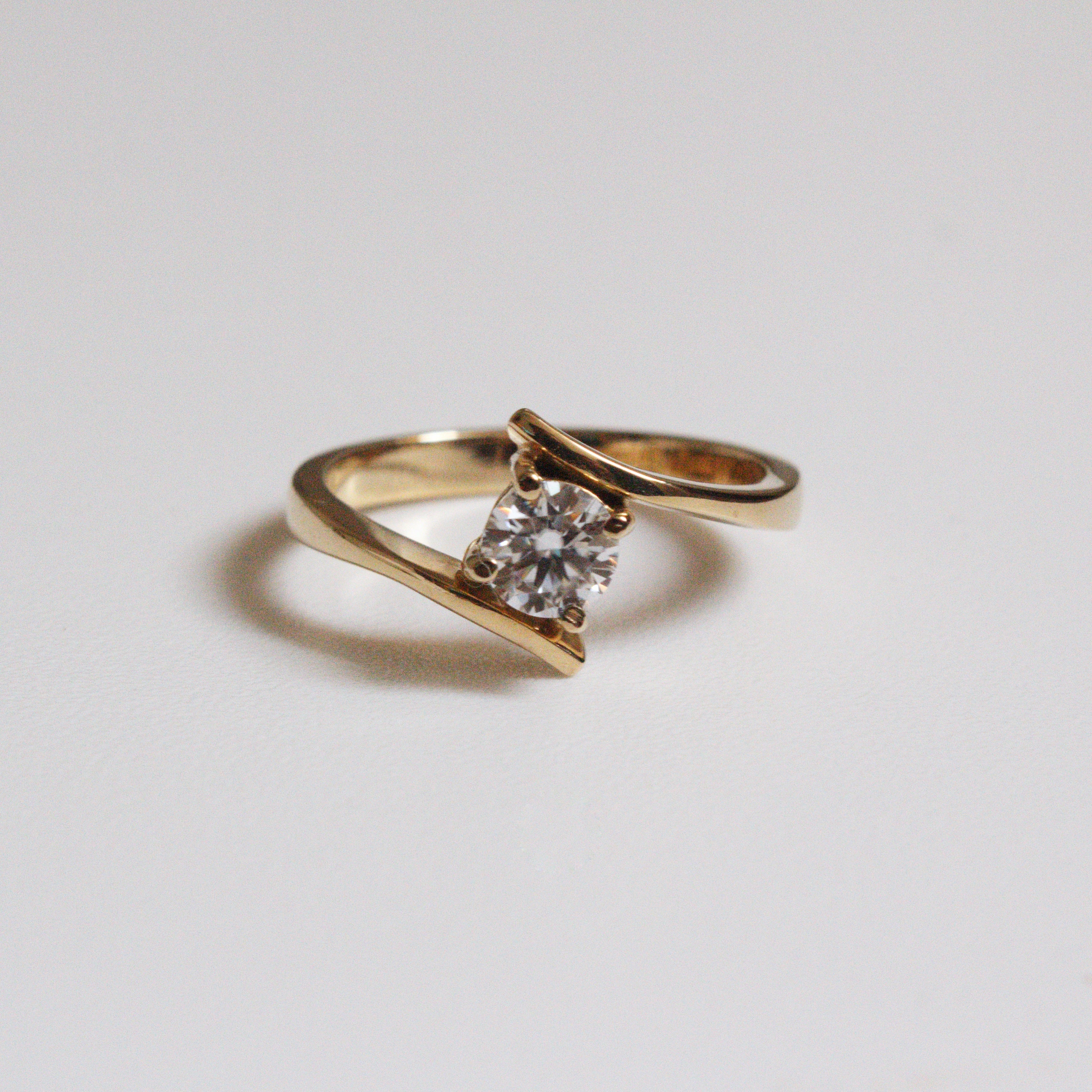 Anillo de Compromiso Elegant en Oro 18k