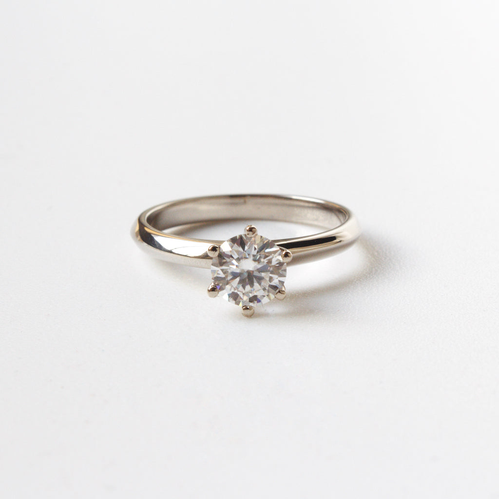 Anillo de Compromiso Elara en Oro 18k