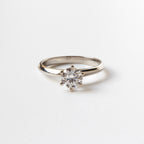 Anillo de Compromiso Elara en Oro 18k