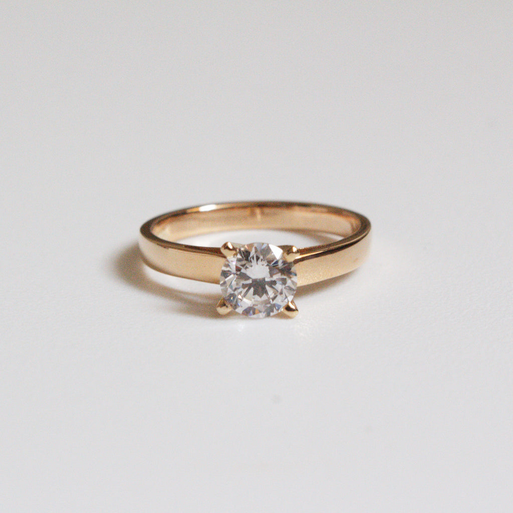 Anillo de Compromiso Solitario en Oro 18k
