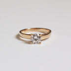 Anillo de Compromiso Solitario en Oro 18k