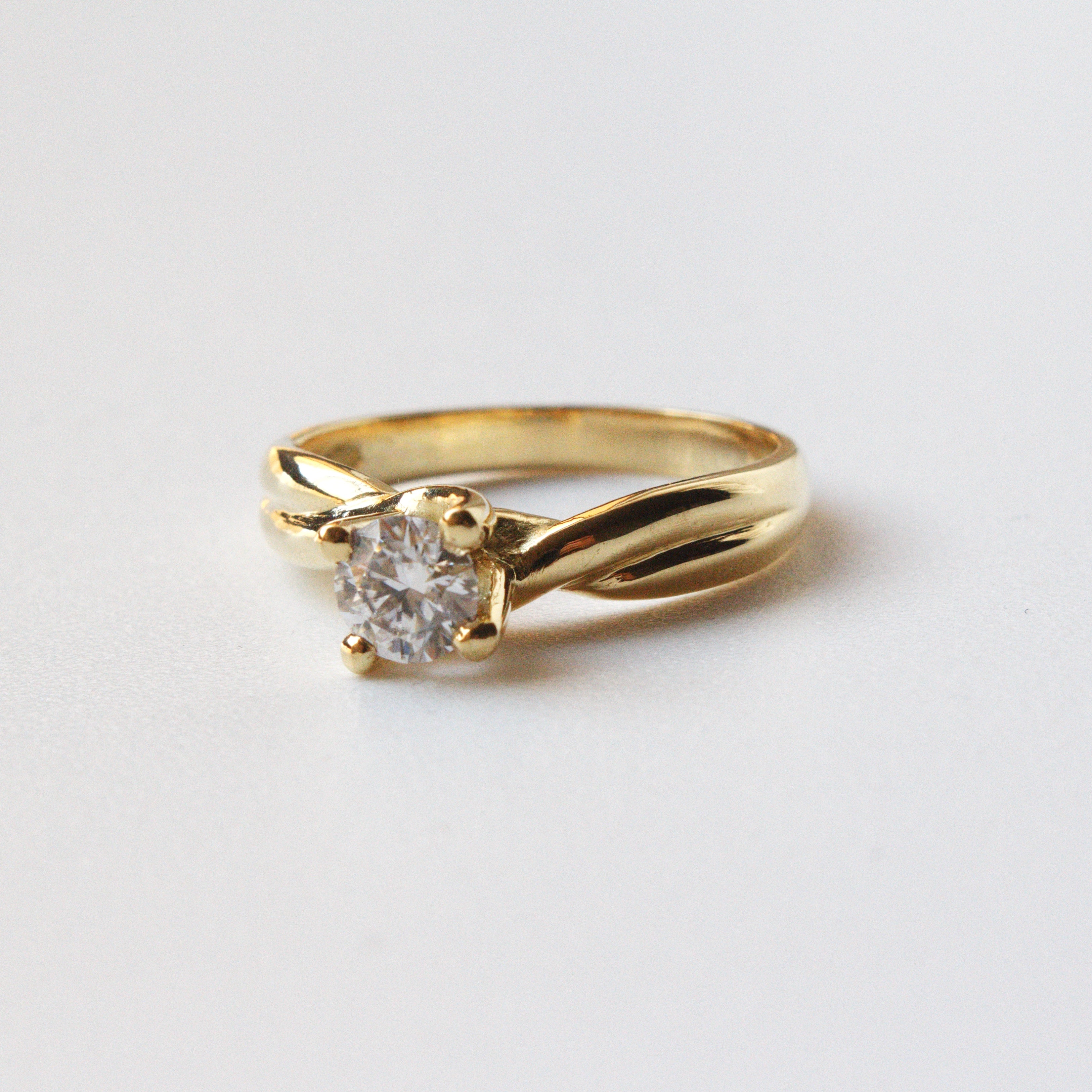 Anillo de Compromiso Lazo en Oro 18k