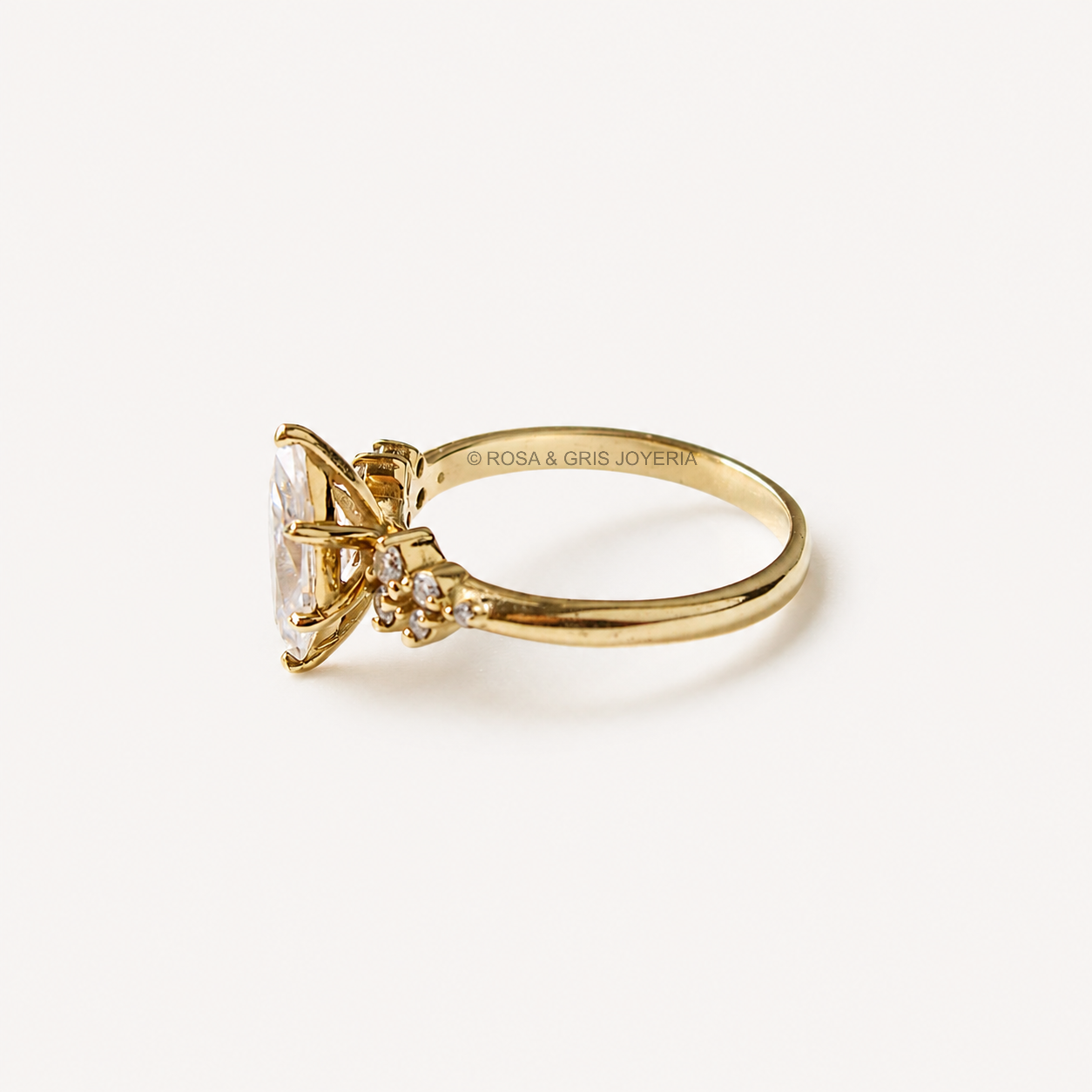 Anillo de Compromiso Serena en Oro 18k