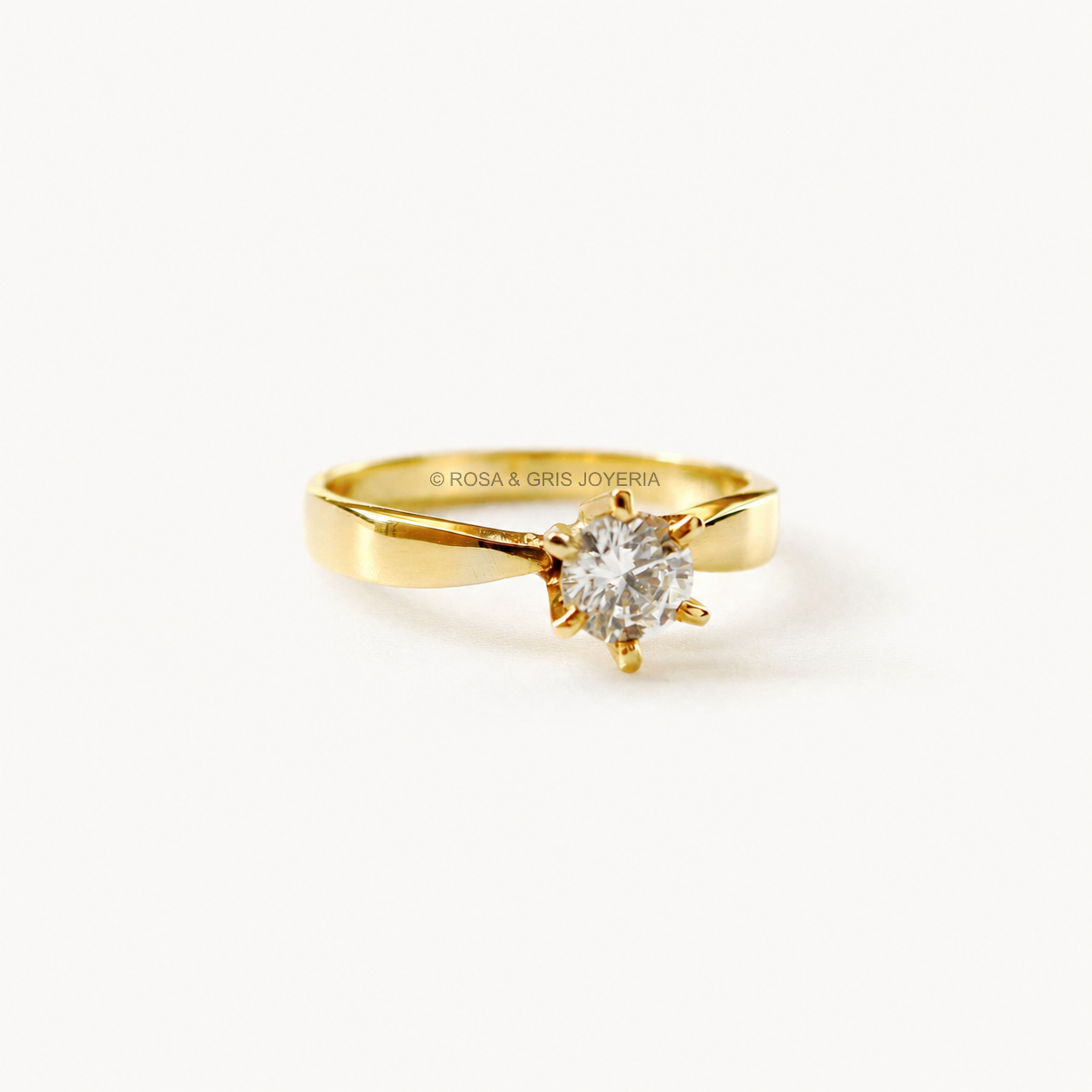 Anillo de Compromiso Bela en Oro 18k