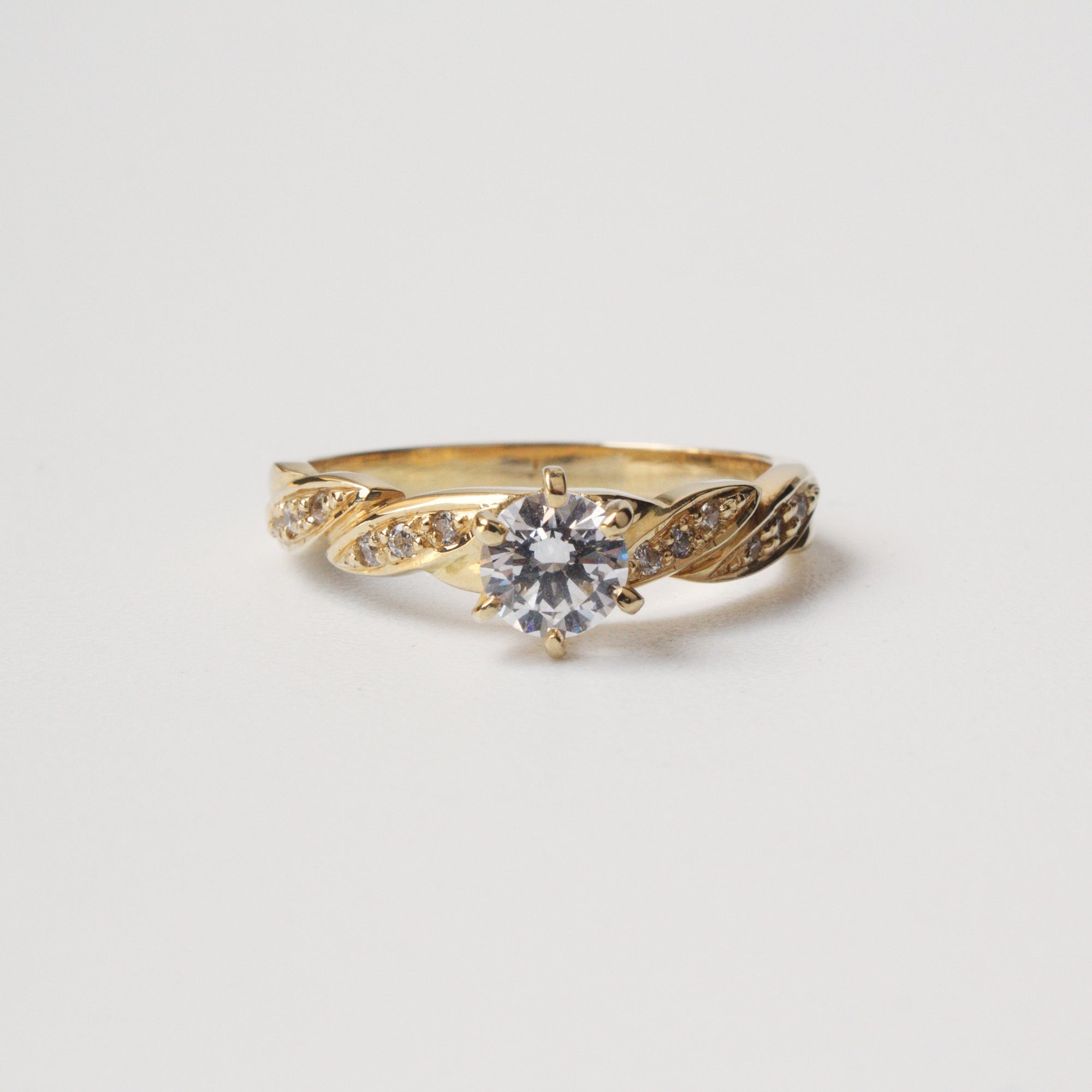 Anillo de Compromiso Infinity en Oro 18k