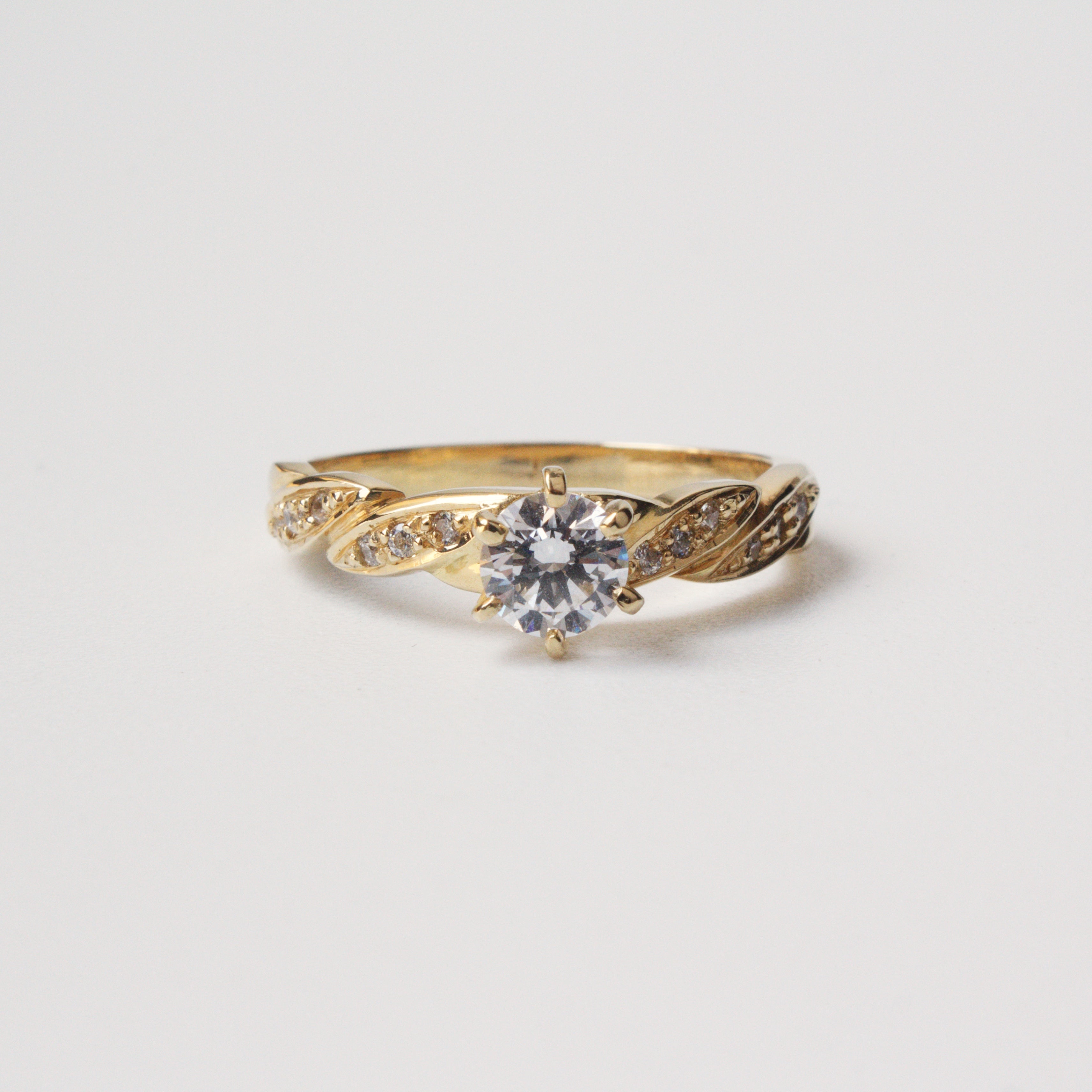 Anillo de Compromiso Infinity en Oro 18k