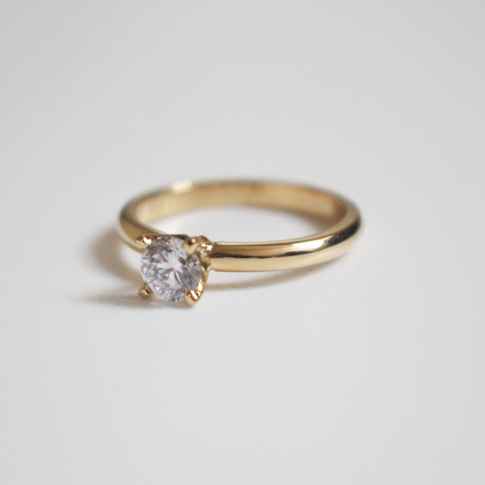 Anillo de Compromiso Sophia en Oro 18k