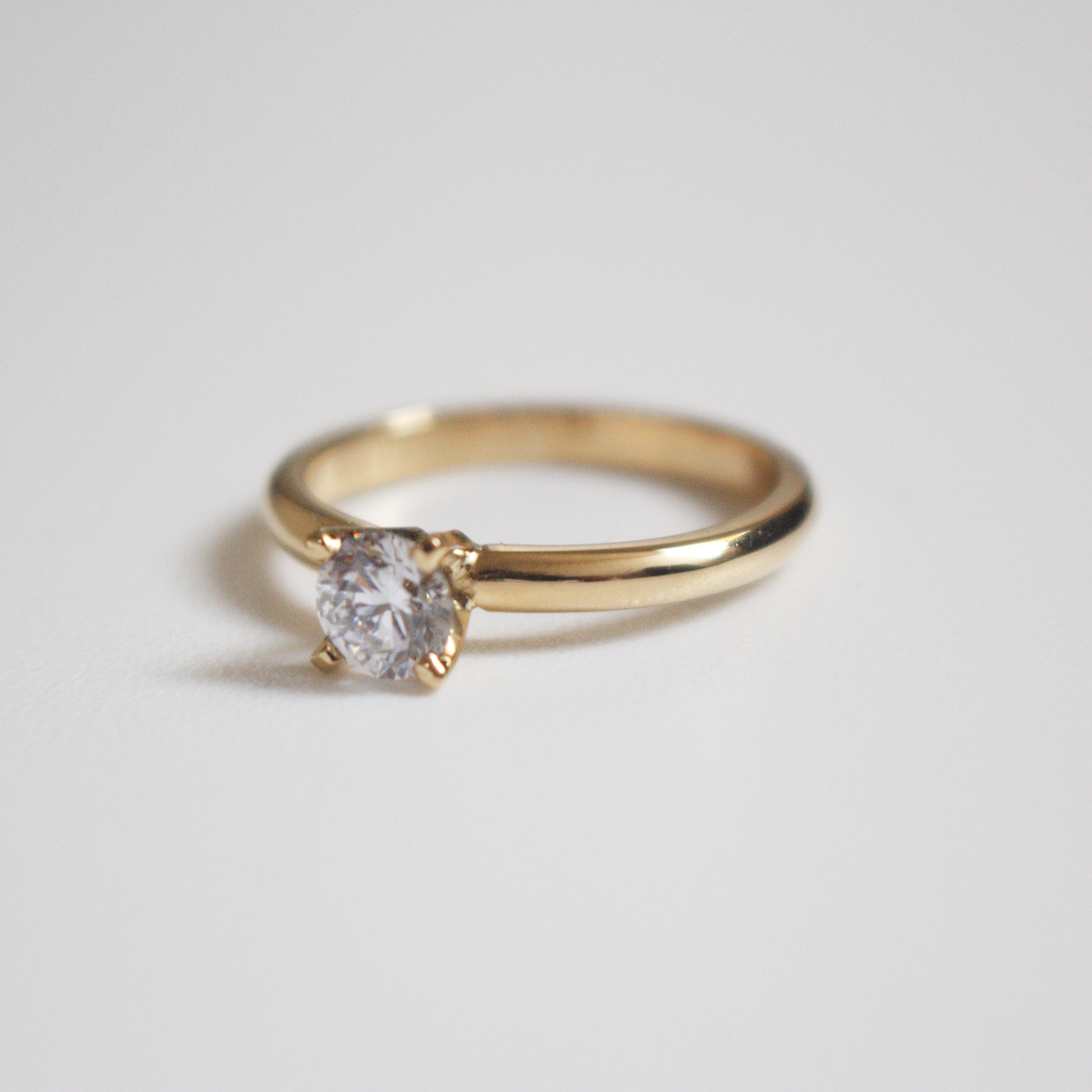 Anillo de Compromiso Sophia en Oro 18k