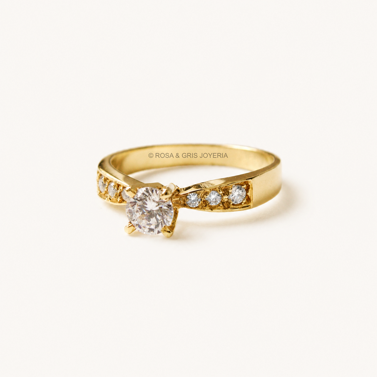 Anillo de Compromiso Nia en Oro 18k