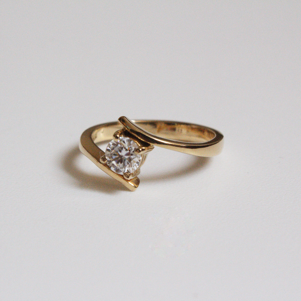 Anillo de Compromiso Elegant en Oro 18k