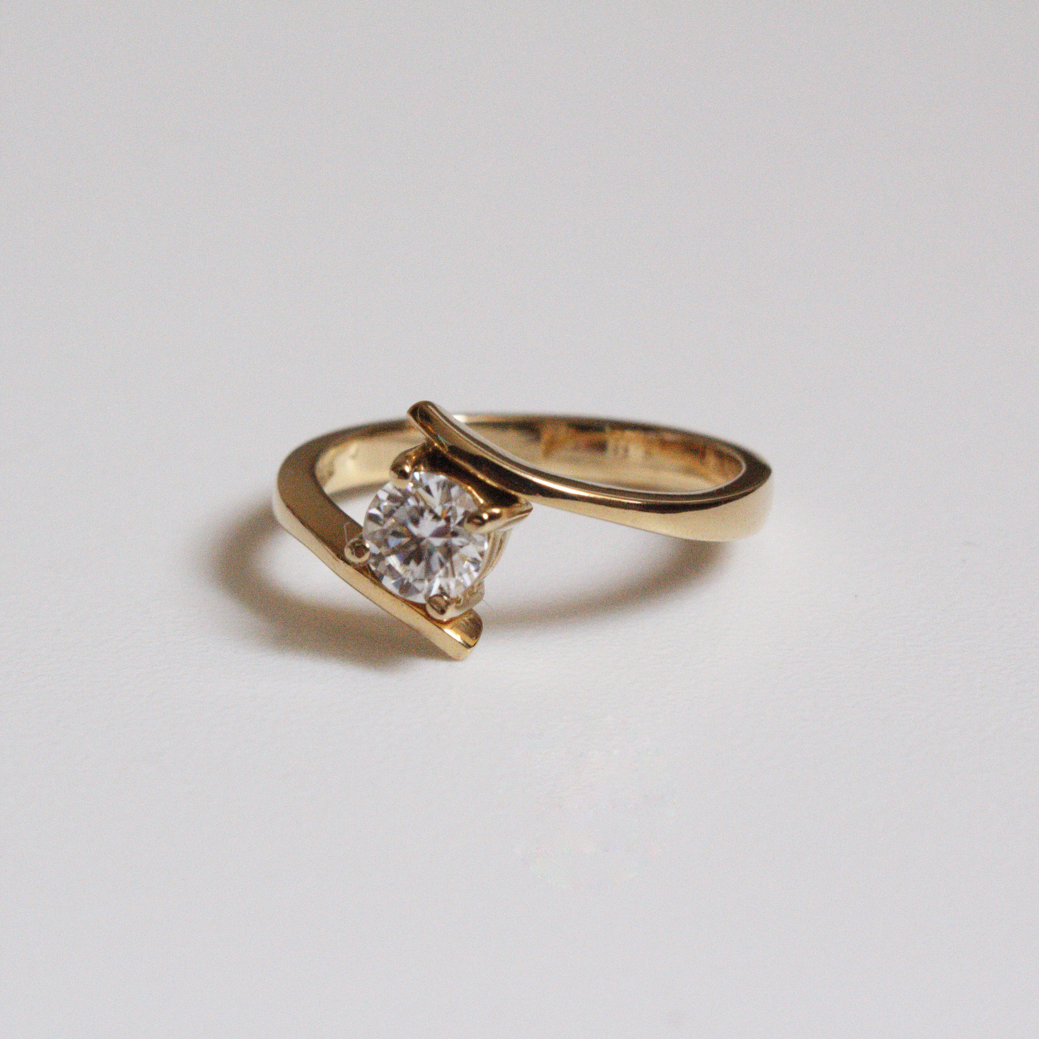 Anillo de Compromiso Elegant en Oro 18k