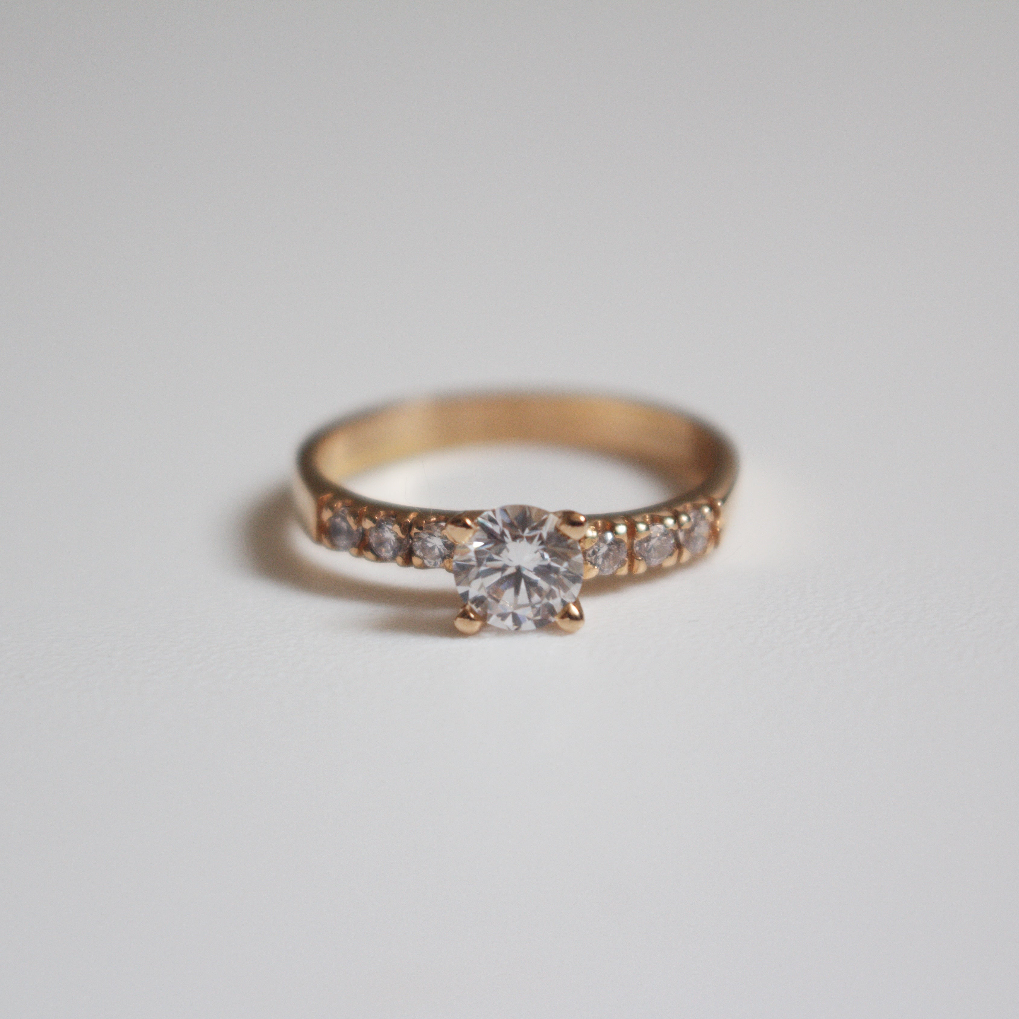 Anillo de Compromiso Elisya en Oro 18k