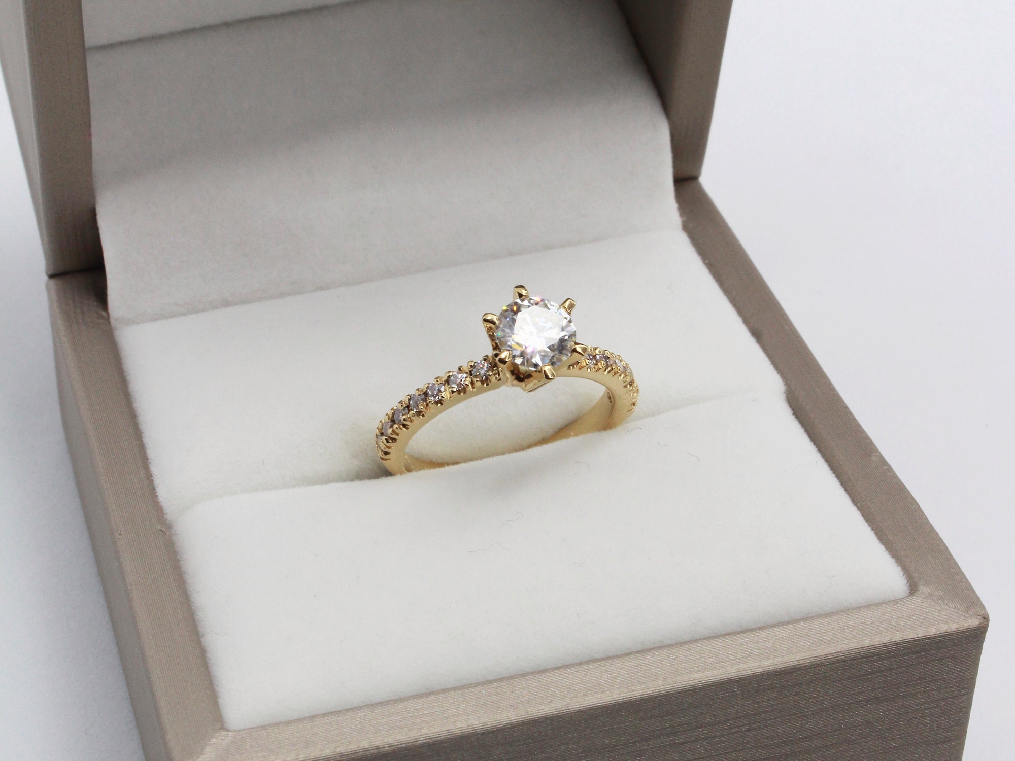 Anillo de Compromiso Analía en Oro 18k