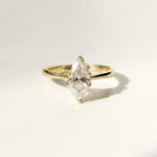 Anillo de Compromiso Marquise Slim en Oro 18k