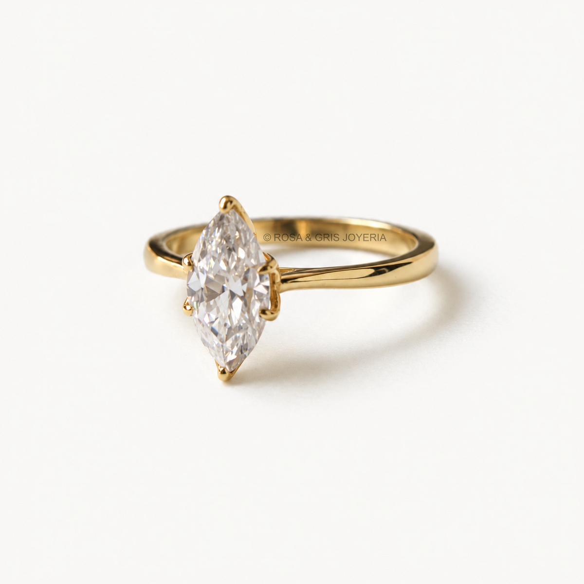 Anillo de Compromiso Marquise Slim en Oro 18k