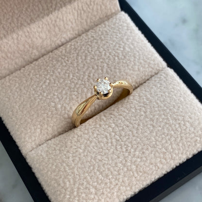 Anillo de Compromiso Bela en Oro 18k