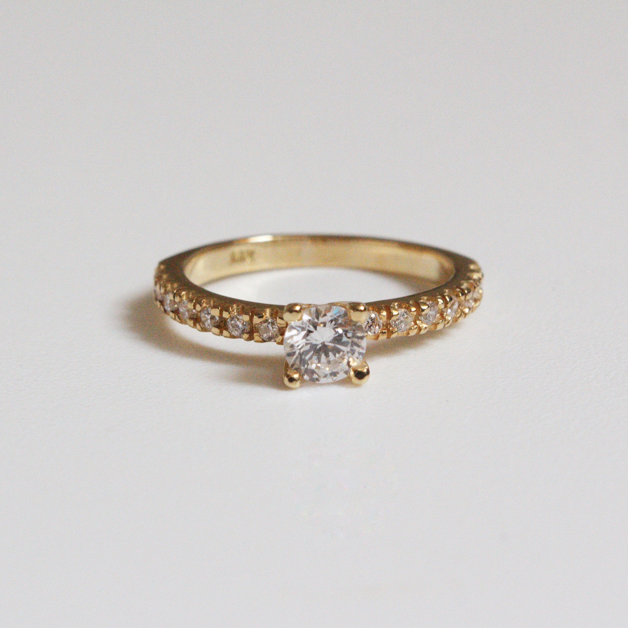 Anillo de Compromiso Annie en Oro 18k