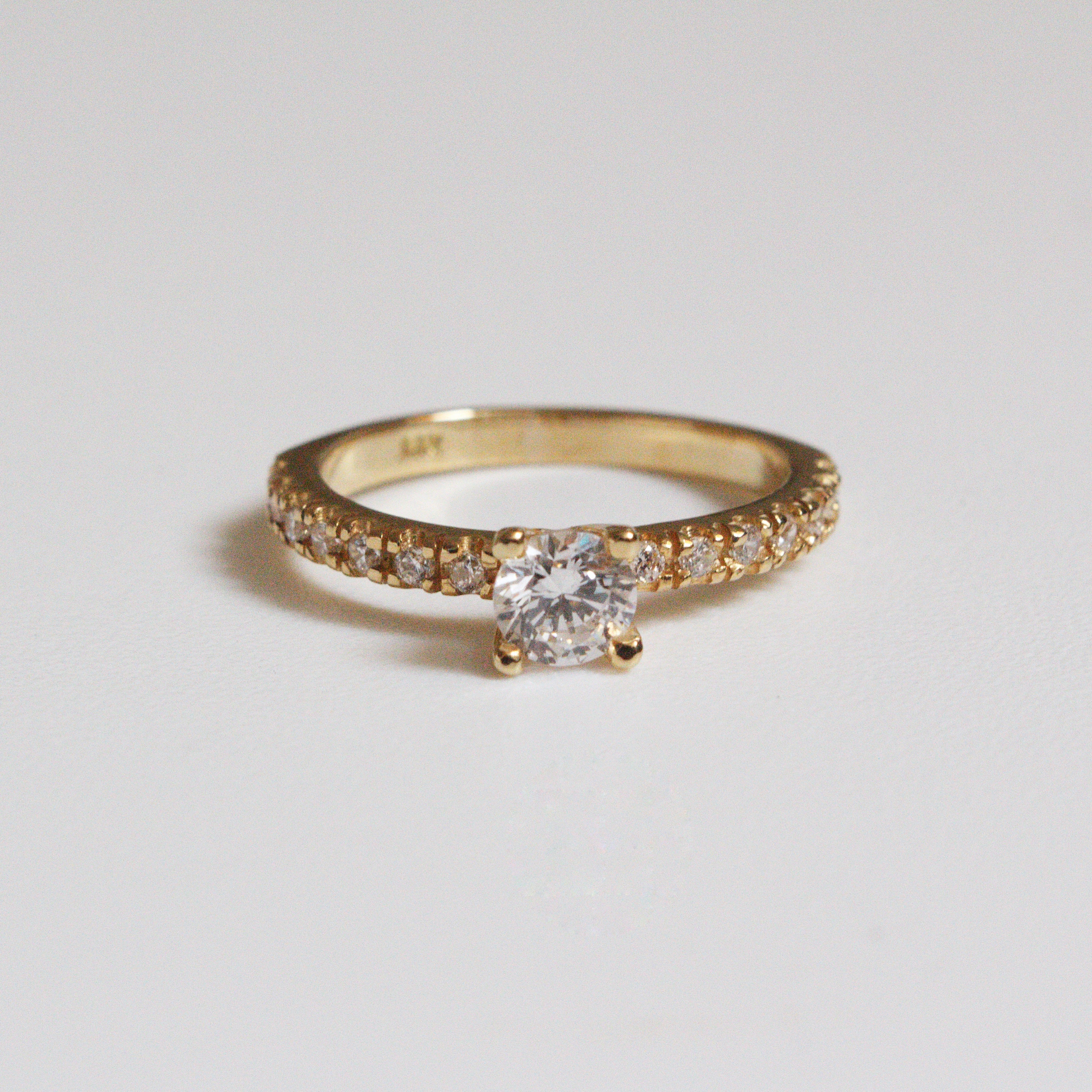 Anillo de Compromiso Annie en Oro 18k