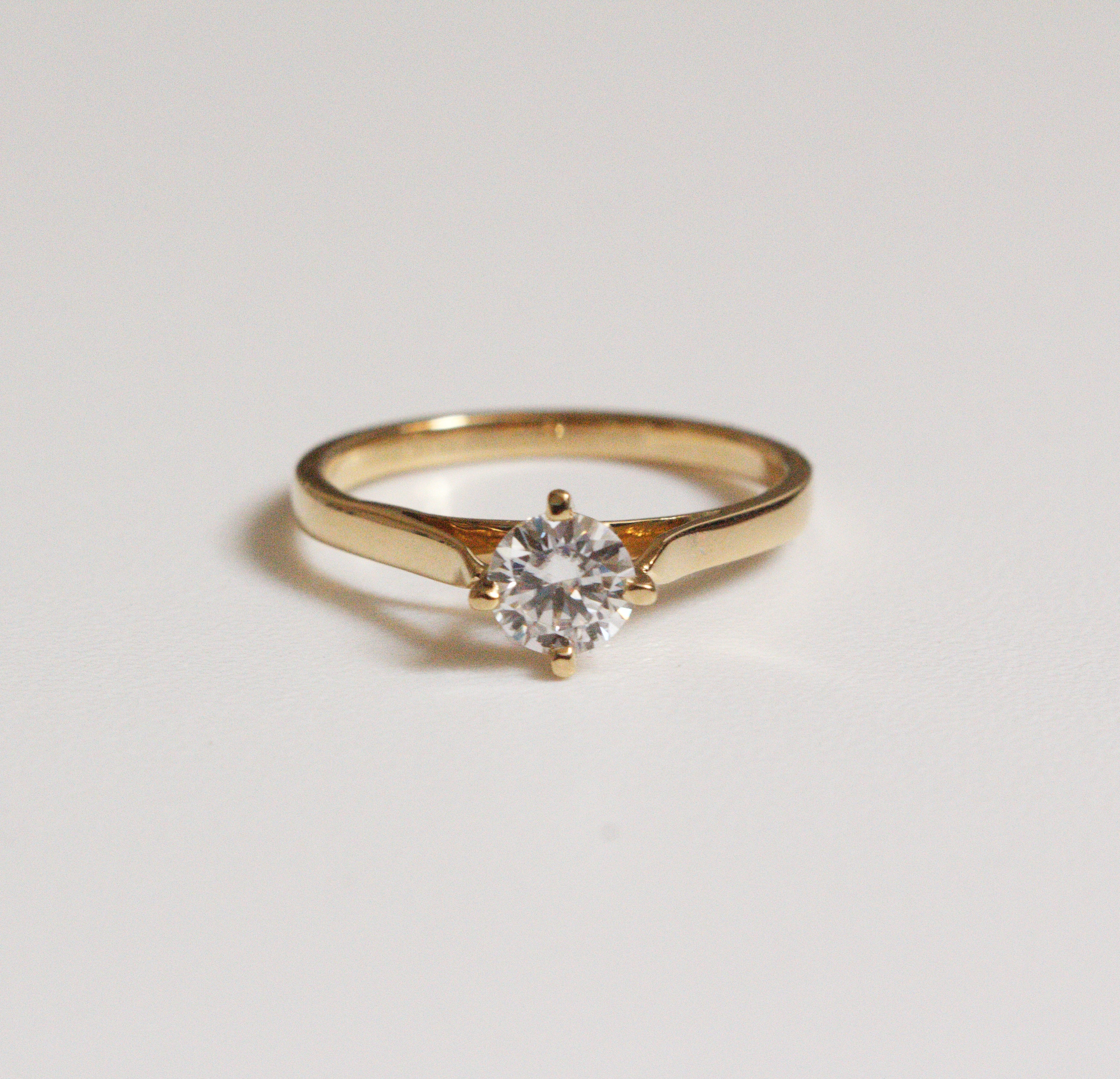 Anillo de Compromiso Isabella en Oro 18k