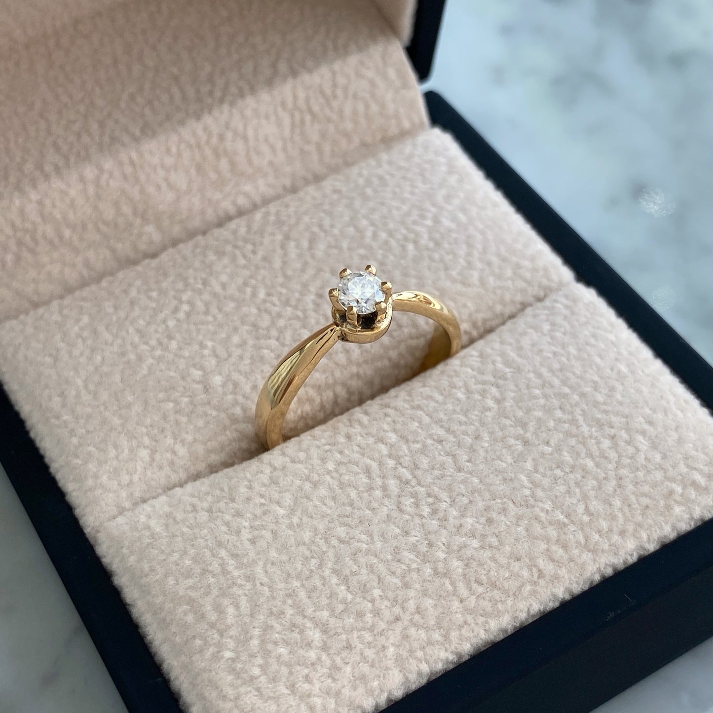 Anillo de Compromiso Bela en Oro 18k