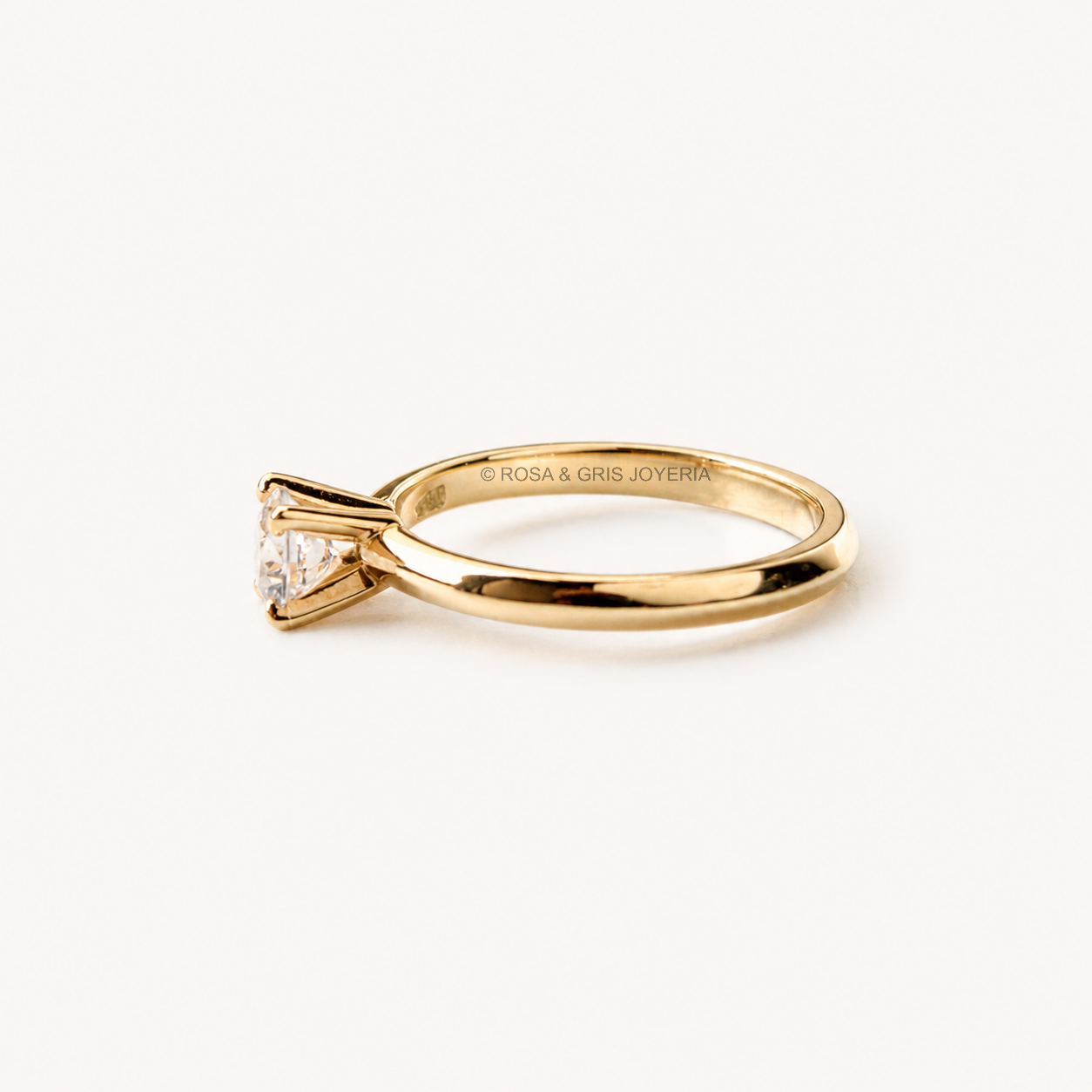 Anillo de Compromiso Sophia en Oro 18k