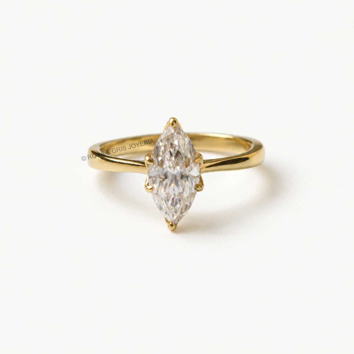 Anillo de Compromiso Marquise Slim en Oro 18k