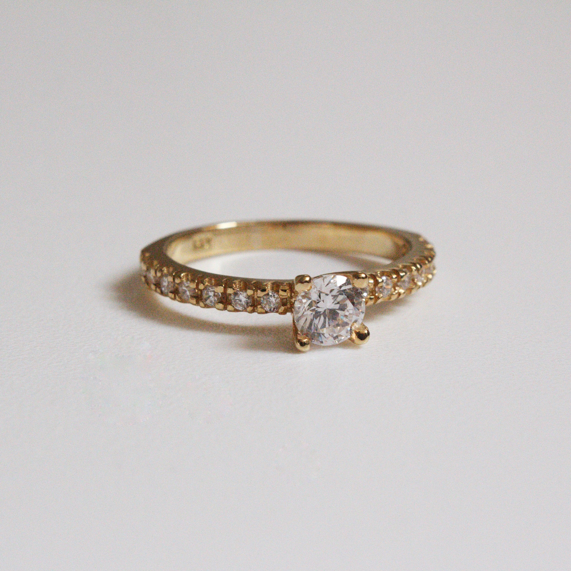 Anillo de Compromiso Annie en Oro 18k