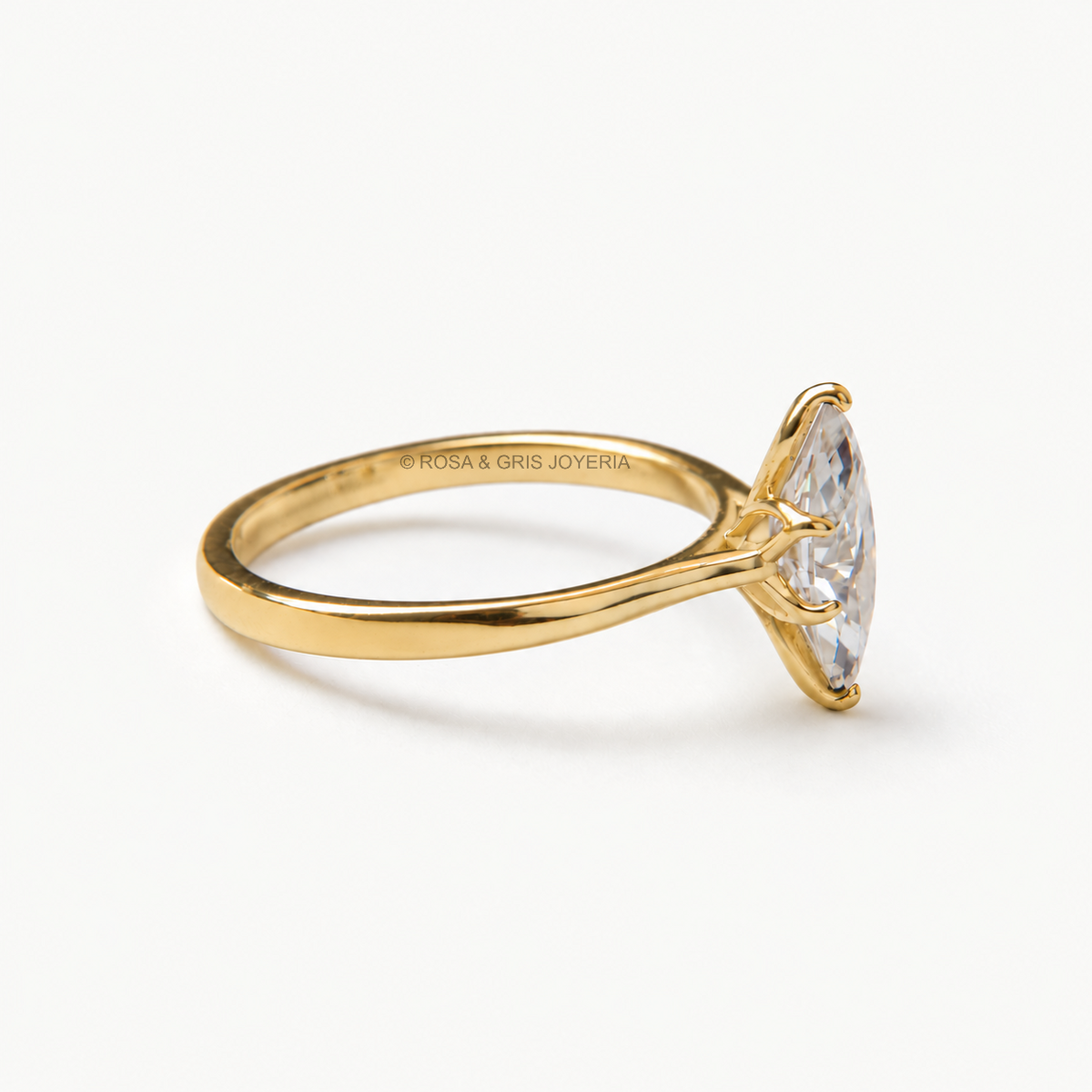 Anillo de Compromiso Marquise Slim en Oro 18k