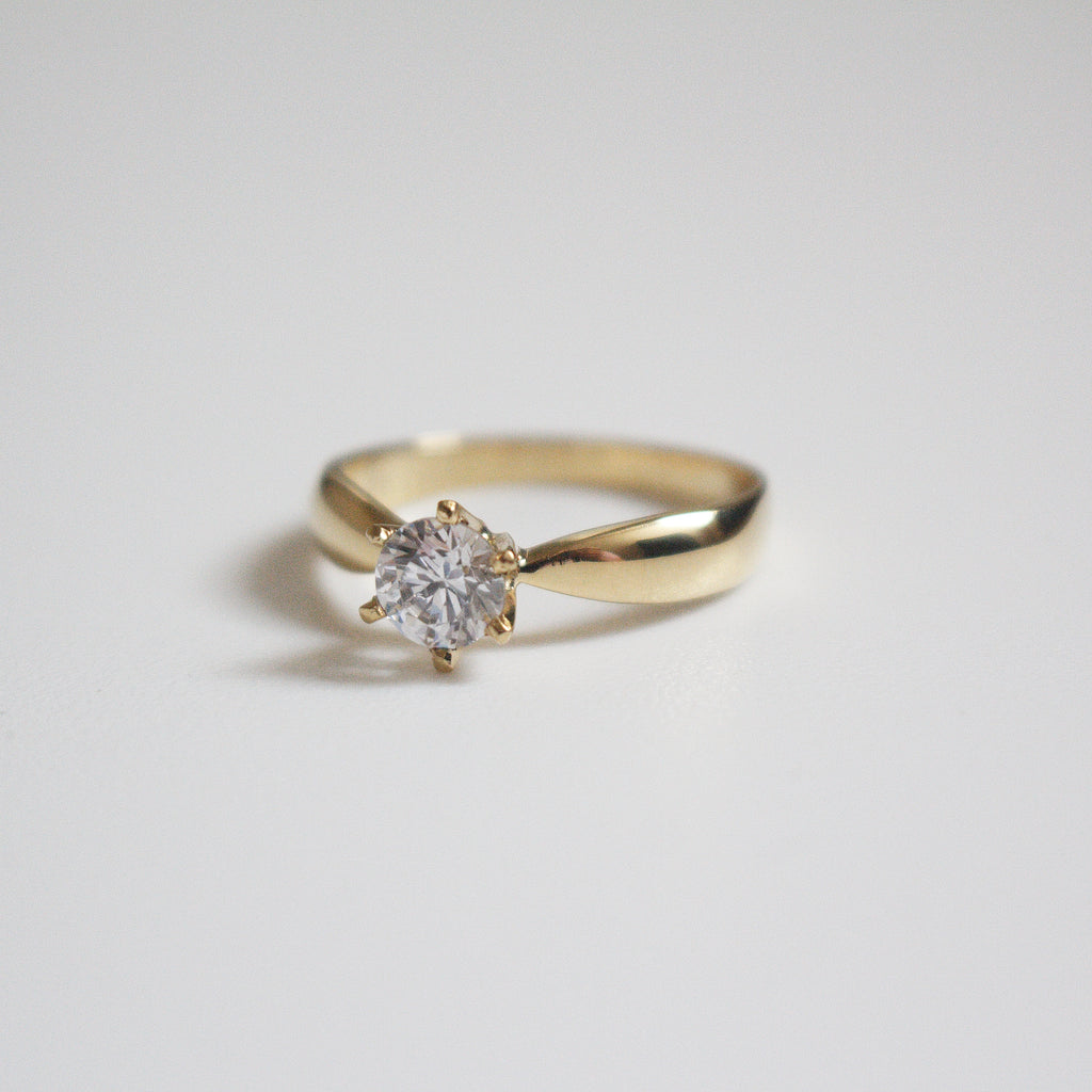 Anillo de Compromiso Bela en Oro 18k