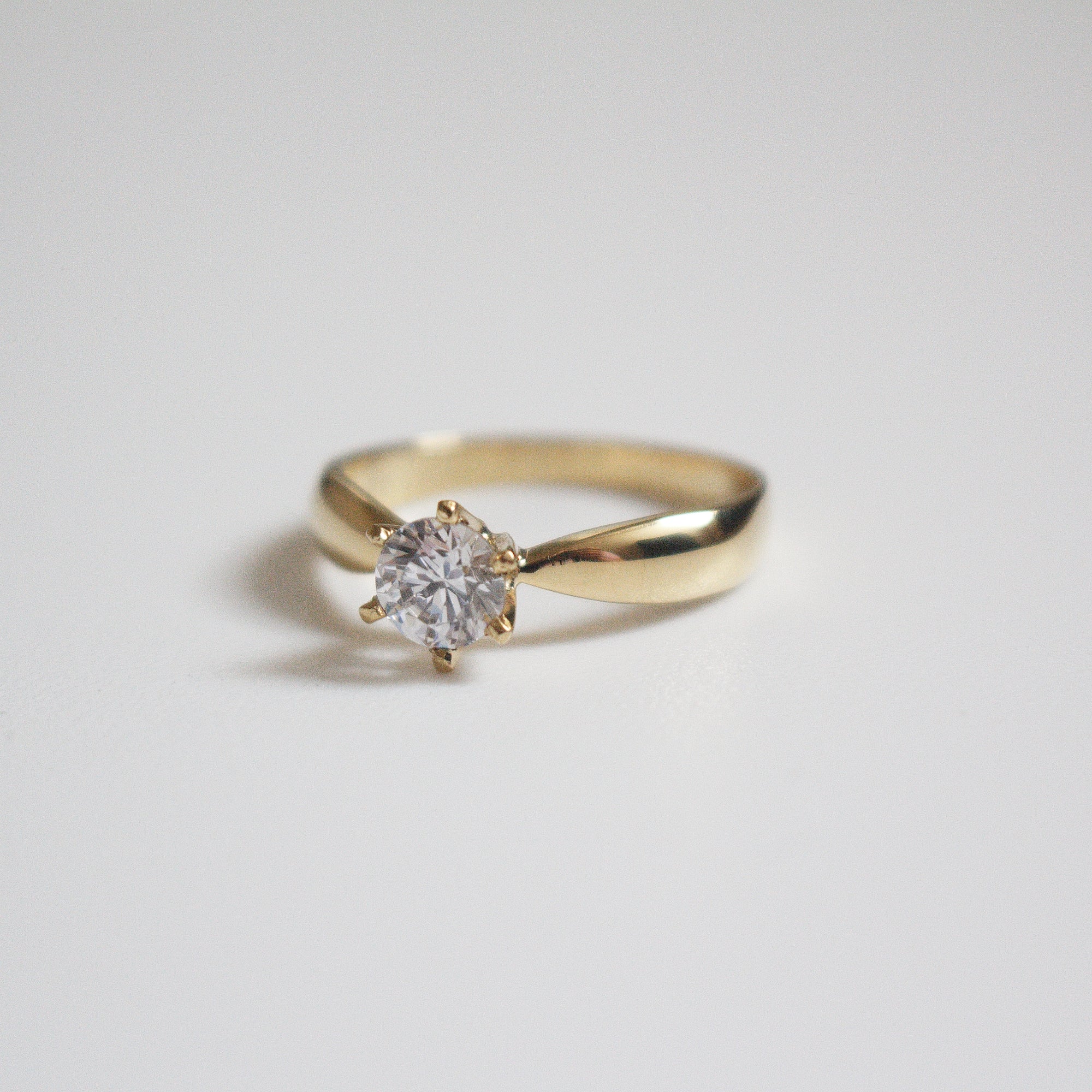 Anillo de Compromiso Bela en Oro 18k