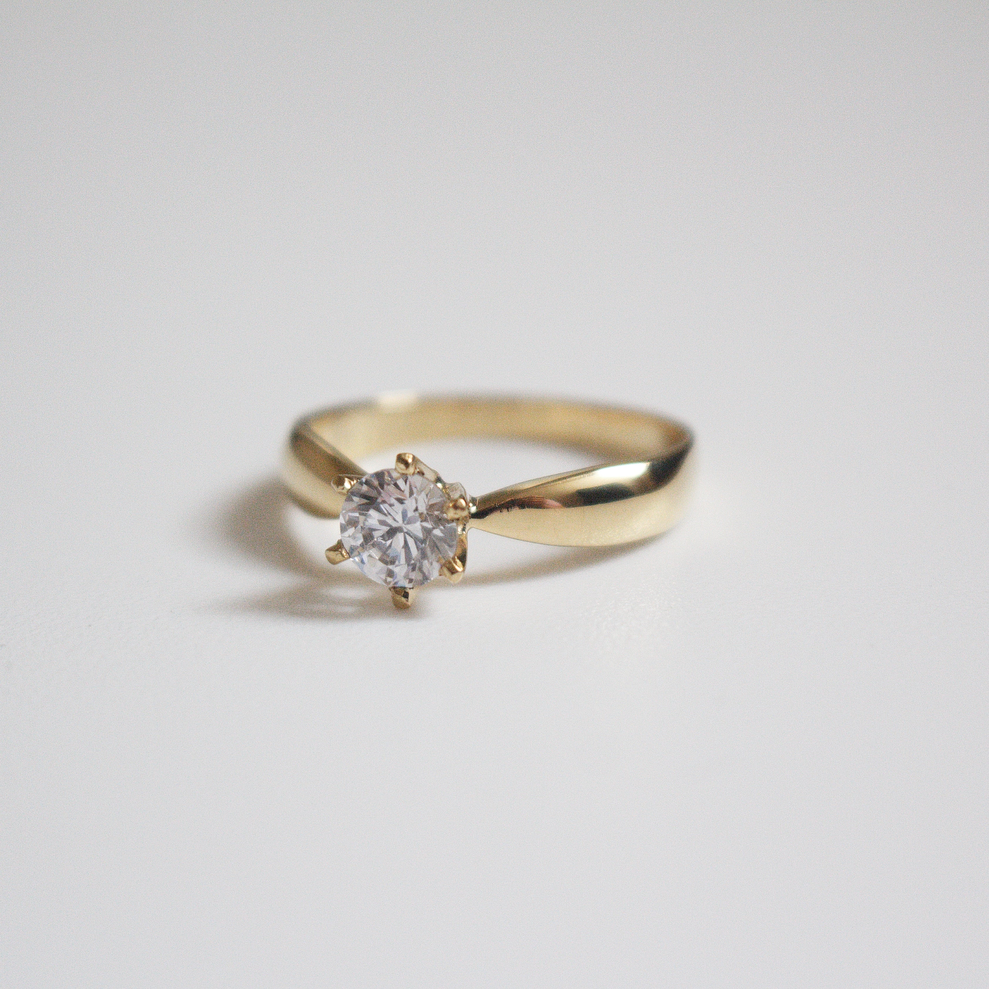 Anillo de Compromiso Bela en Oro 18k