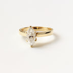 Anillo de Compromiso Marquise Clásico en Oro 18k